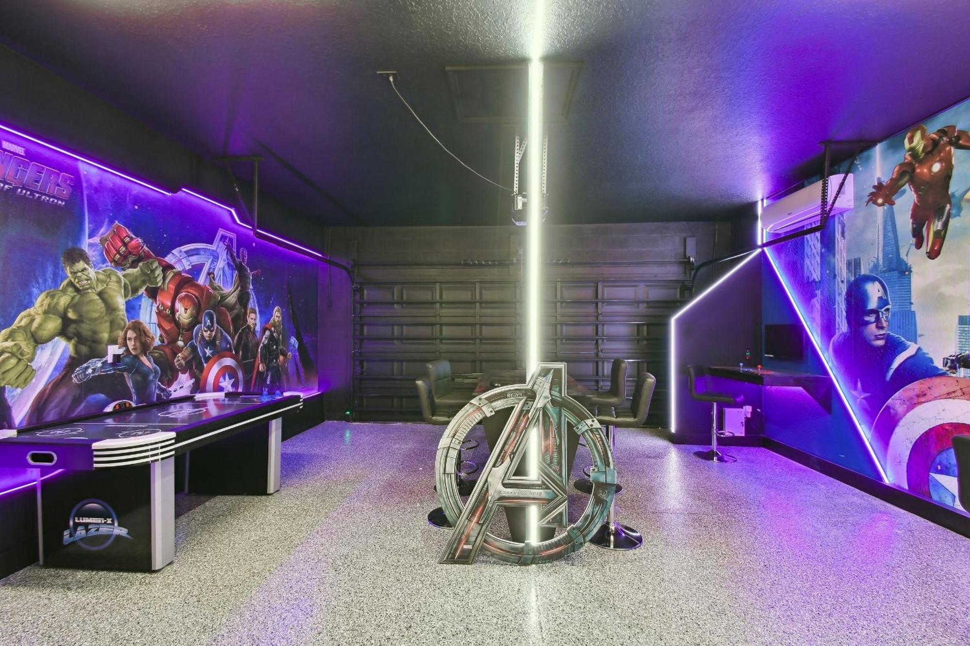 5 Bd En-suites, Game Room, Heated Pool, Sleeps 14 Holiday home *