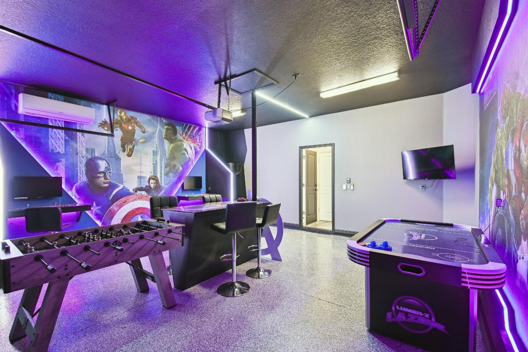 Holiday home 5 Bd En-suites, Game Room, Heated Pool, Sleeps 14