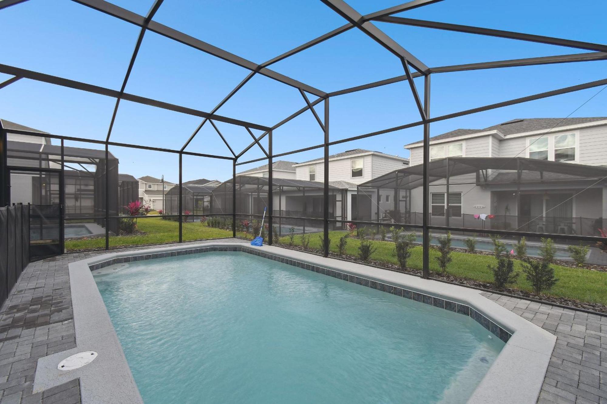 5 Bd En-suites, Game Room, Heated Pool, Sleeps 14 Holiday home *