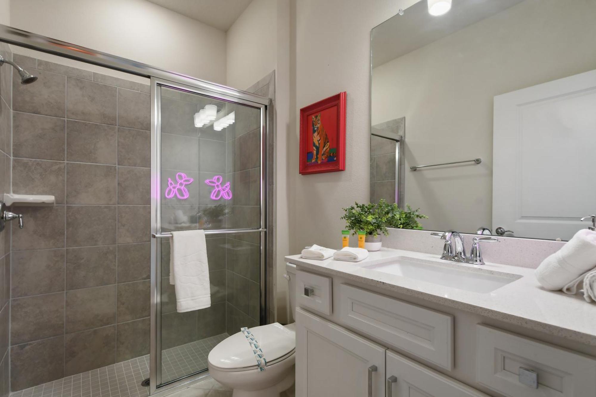 Modern W/ Pool, & Arcade Access Orlando
