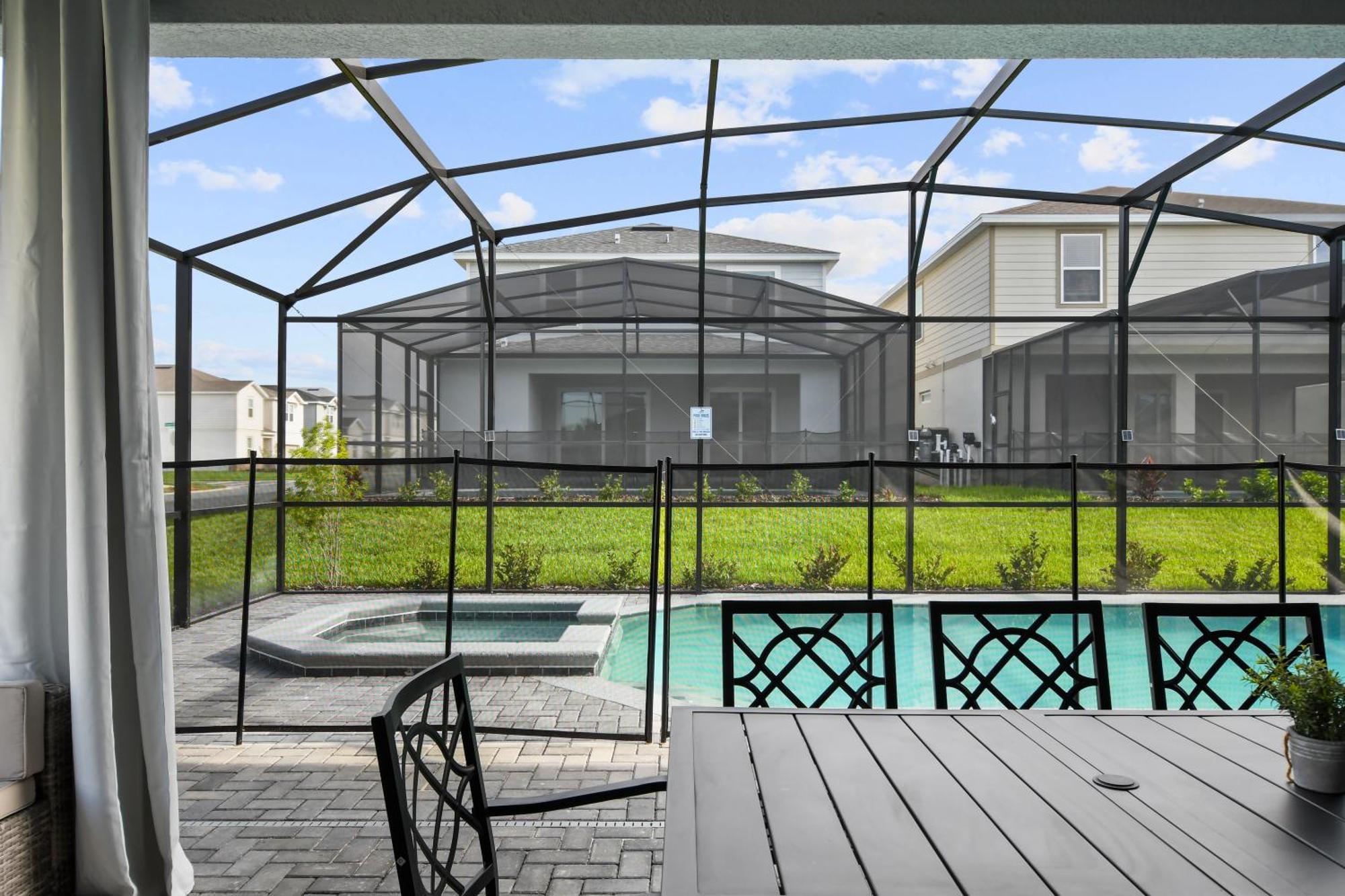 Modern W/ Pool, & Arcade Access Orlando