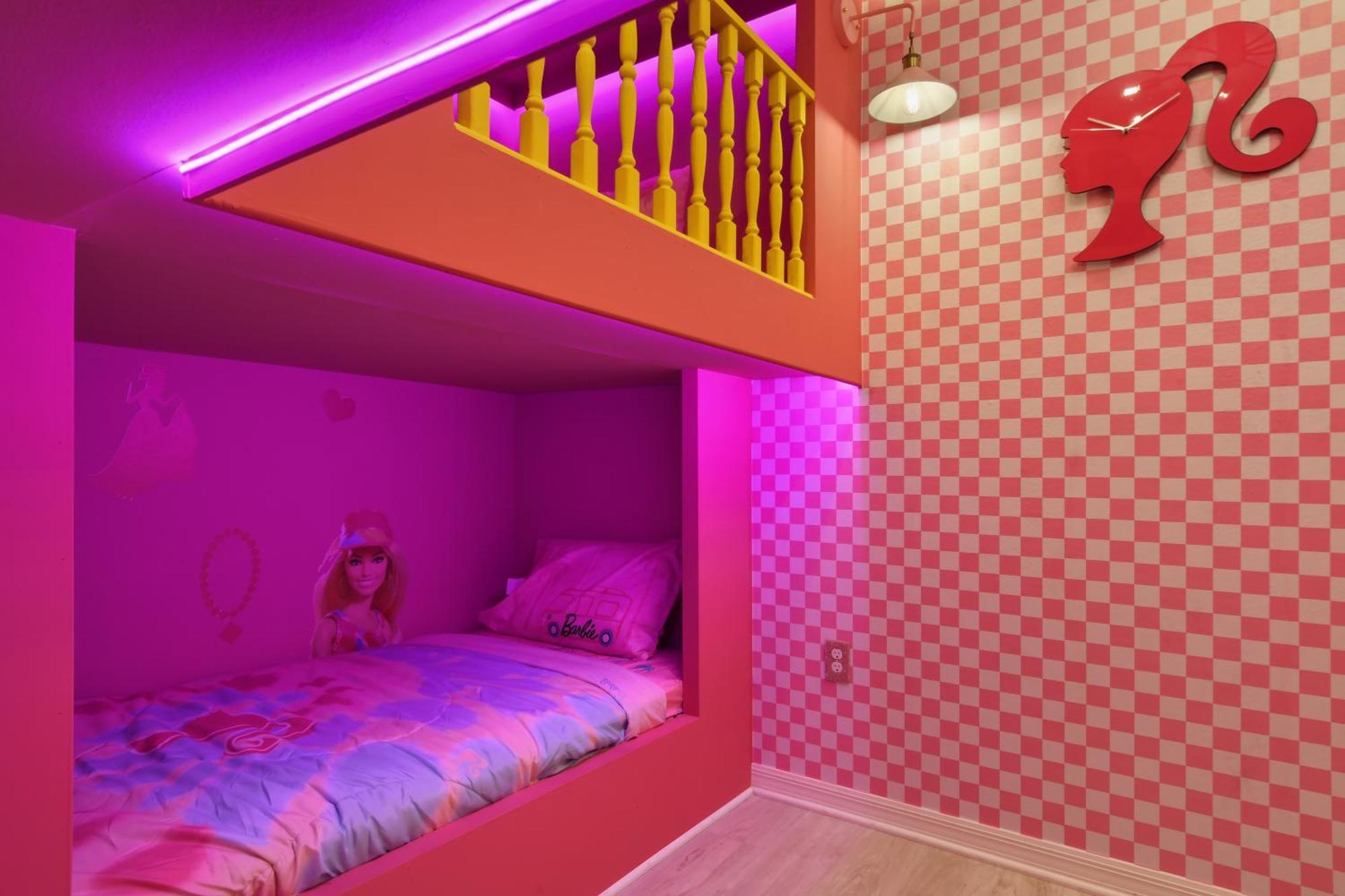 Modern W/ Pool, & Arcade Access Orlando