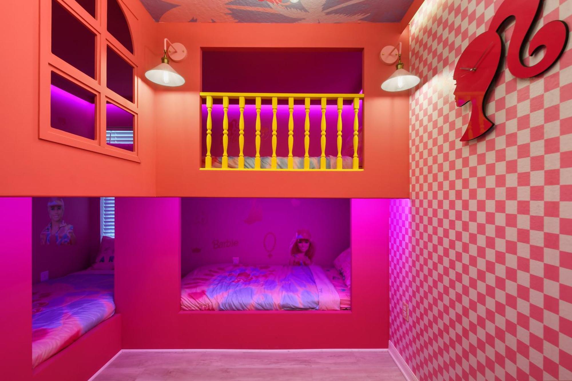 Modern W/ Pool, & Arcade Access Holiday home