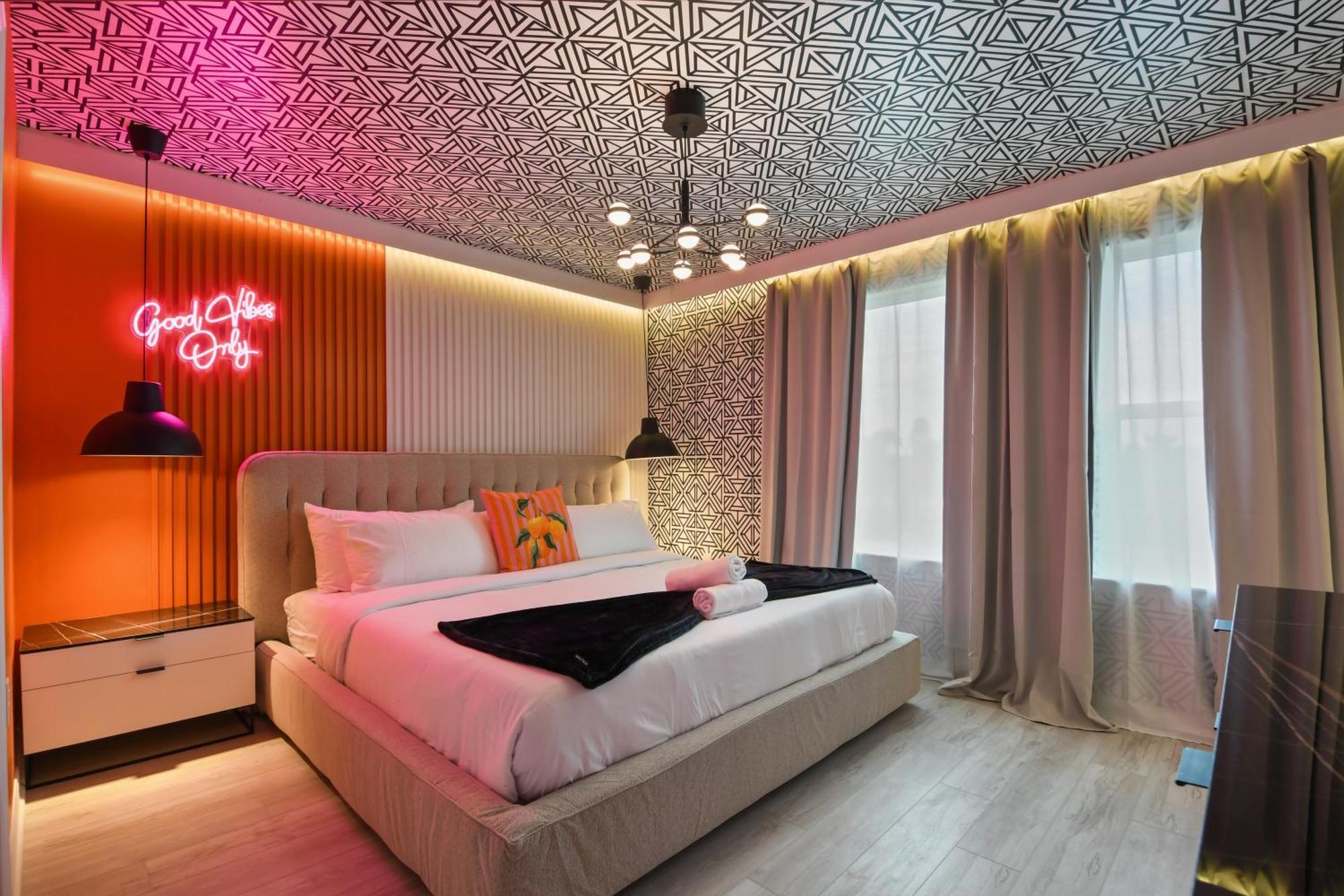 Modern W/ Pool, & Arcade Access Orlando