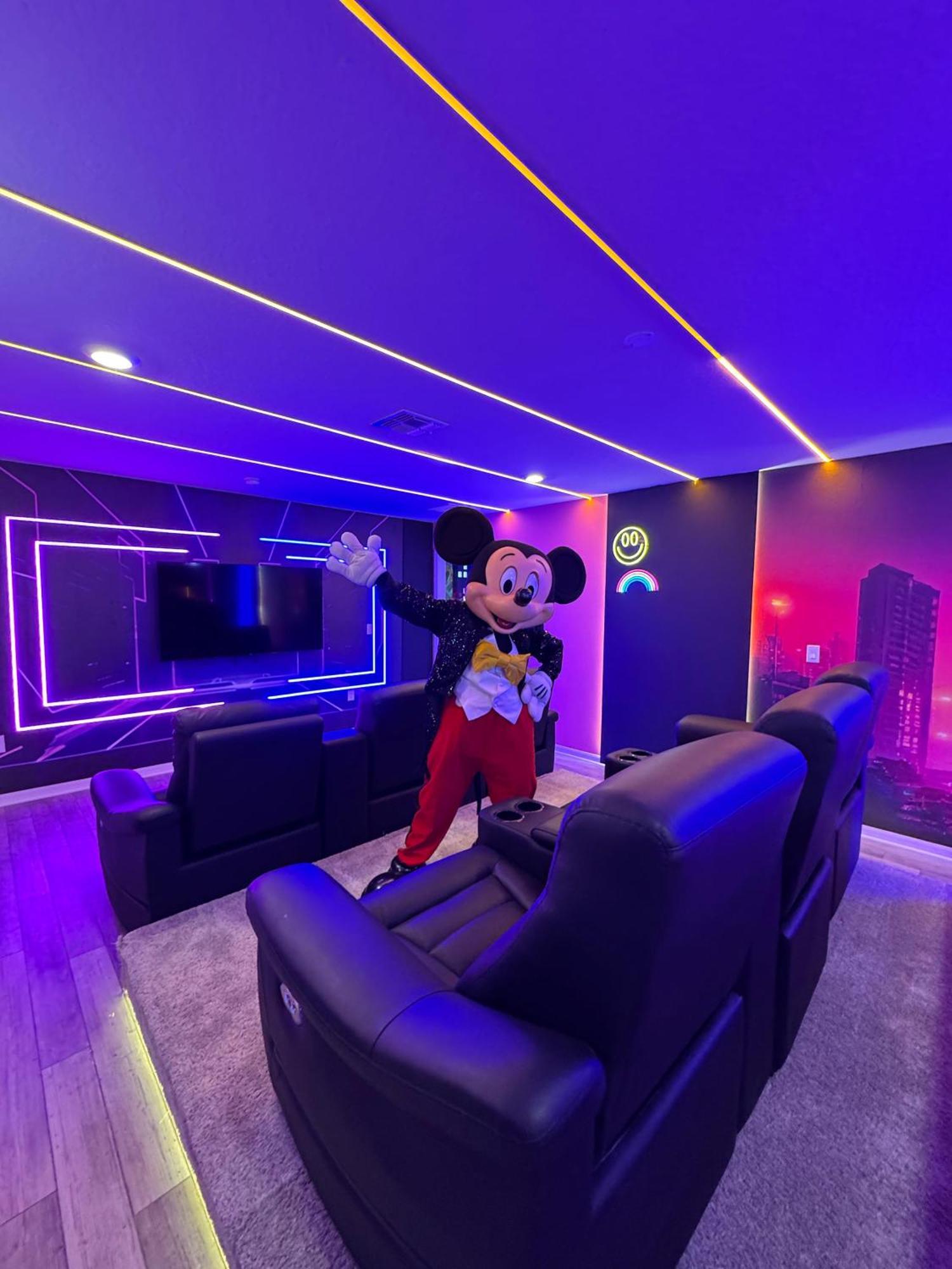Modern W/ Pool, & Arcade Access Orlando