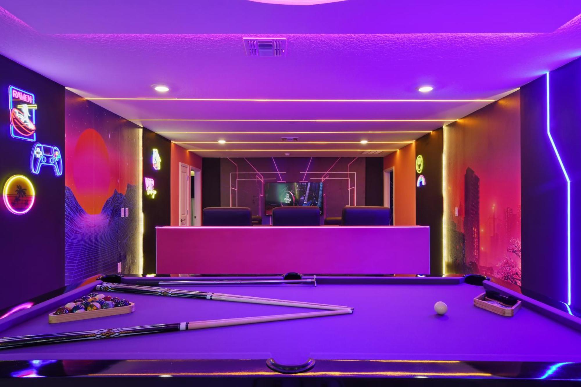 Modern W/ Pool, & Arcade Access *