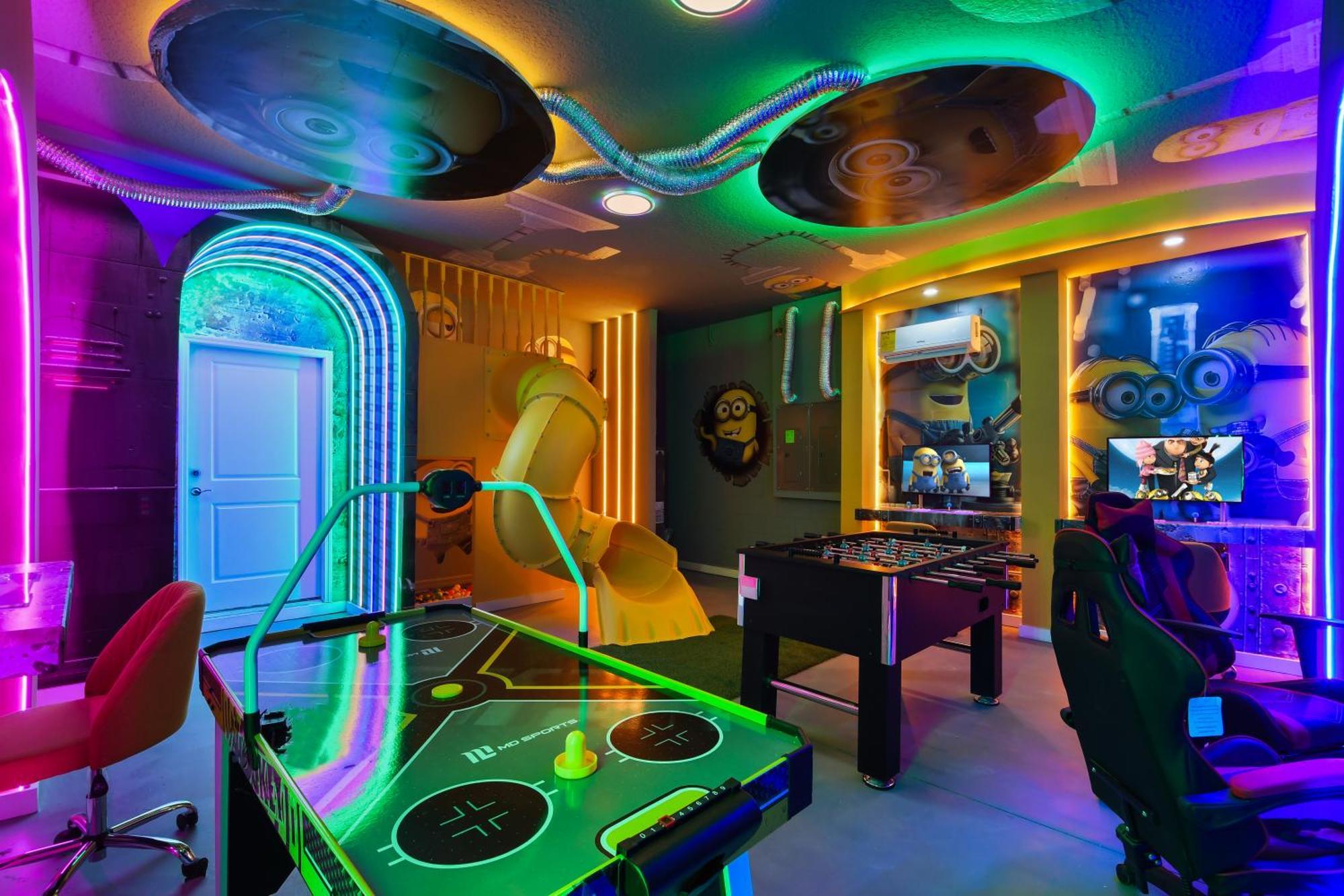 Modern W/ Pool, & Arcade Access Orlando