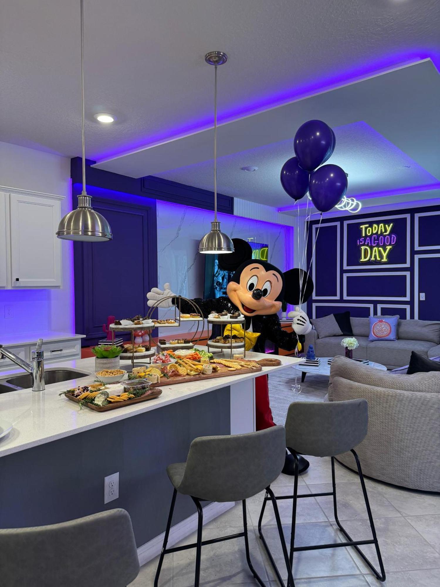 Modern W/ Pool, & Arcade Access *