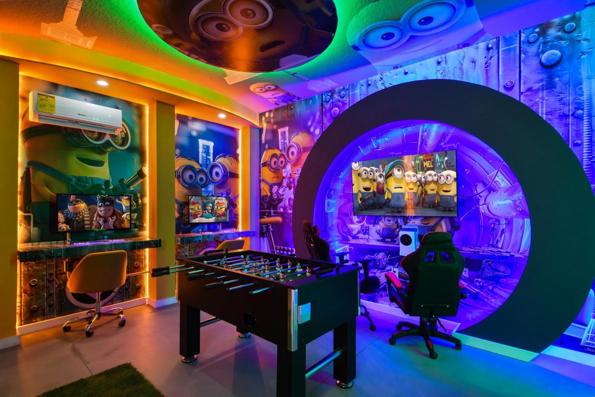 Modern W/ Pool, & Arcade Access Orlando