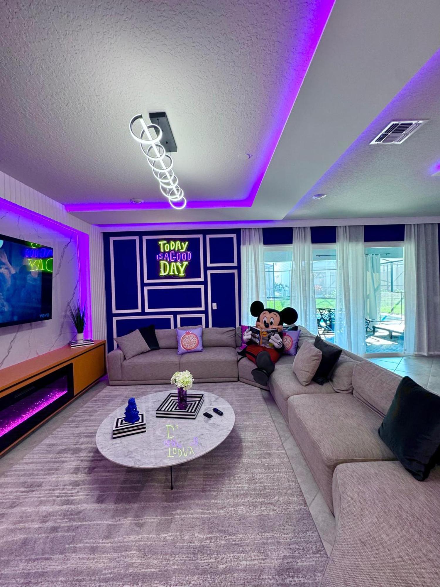 Modern W/ Pool, & Arcade Access *