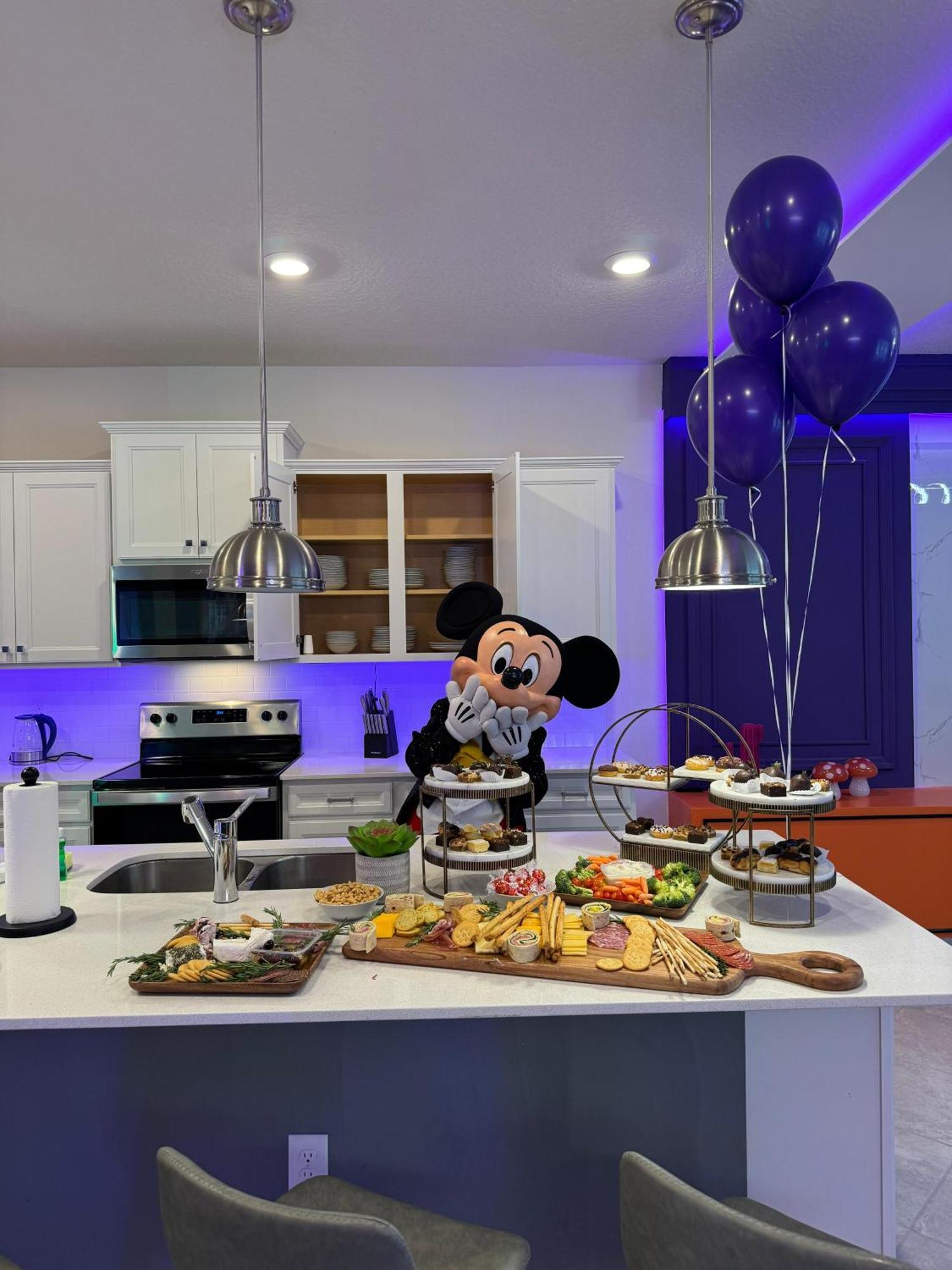 Modern W/ Pool, & Arcade Access Holiday home Orlando