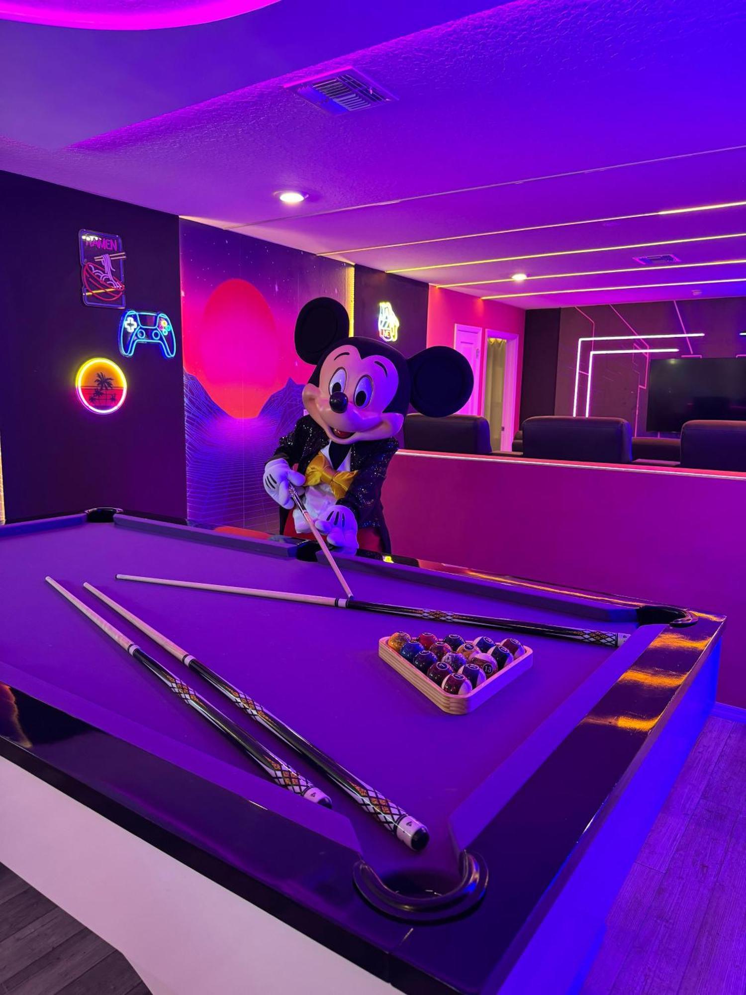 Holiday home Modern W/ Pool, & Arcade Access *