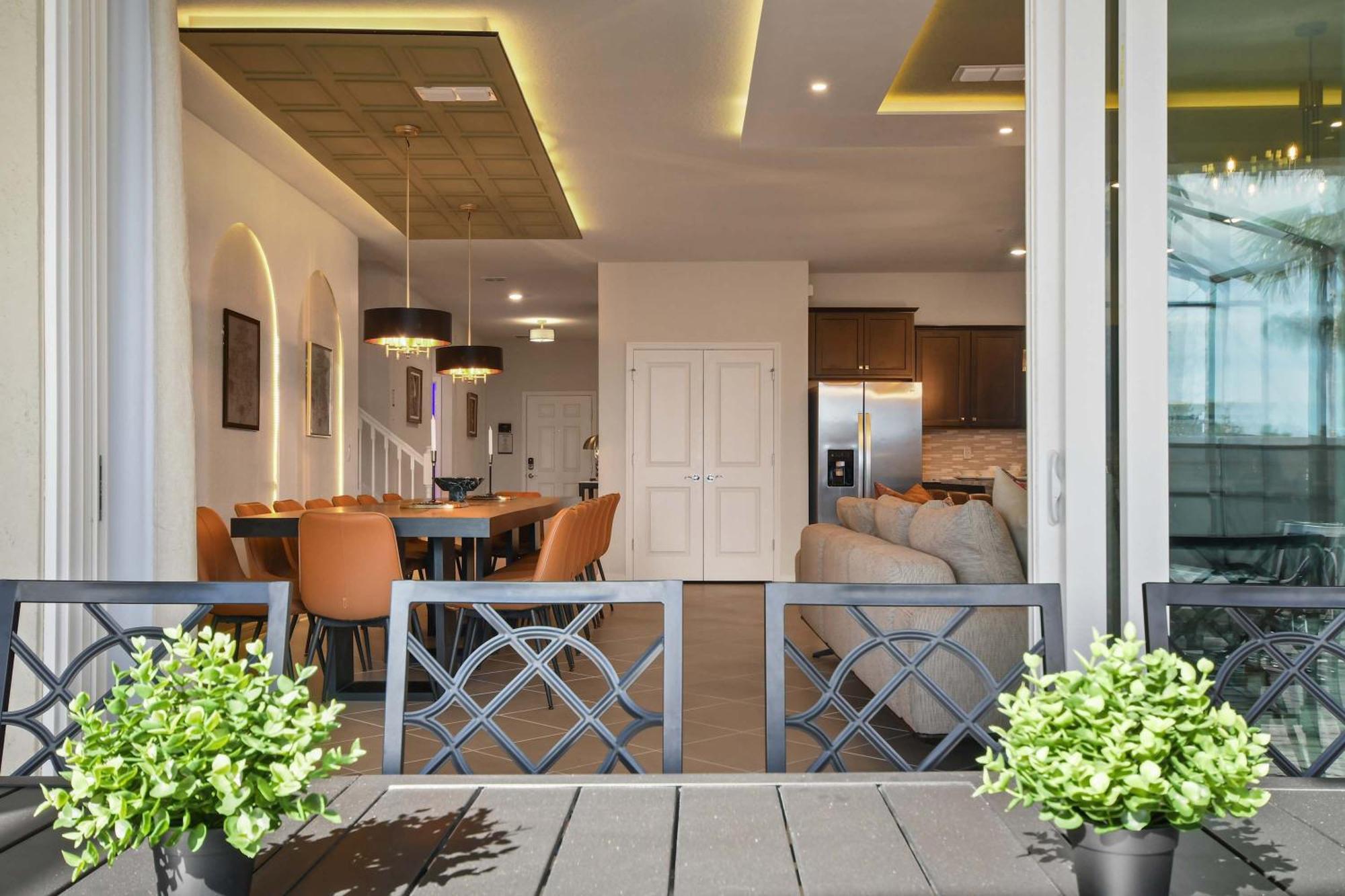 Luxurious Windsor Cay Retreat With Theater & Pool Holiday home *