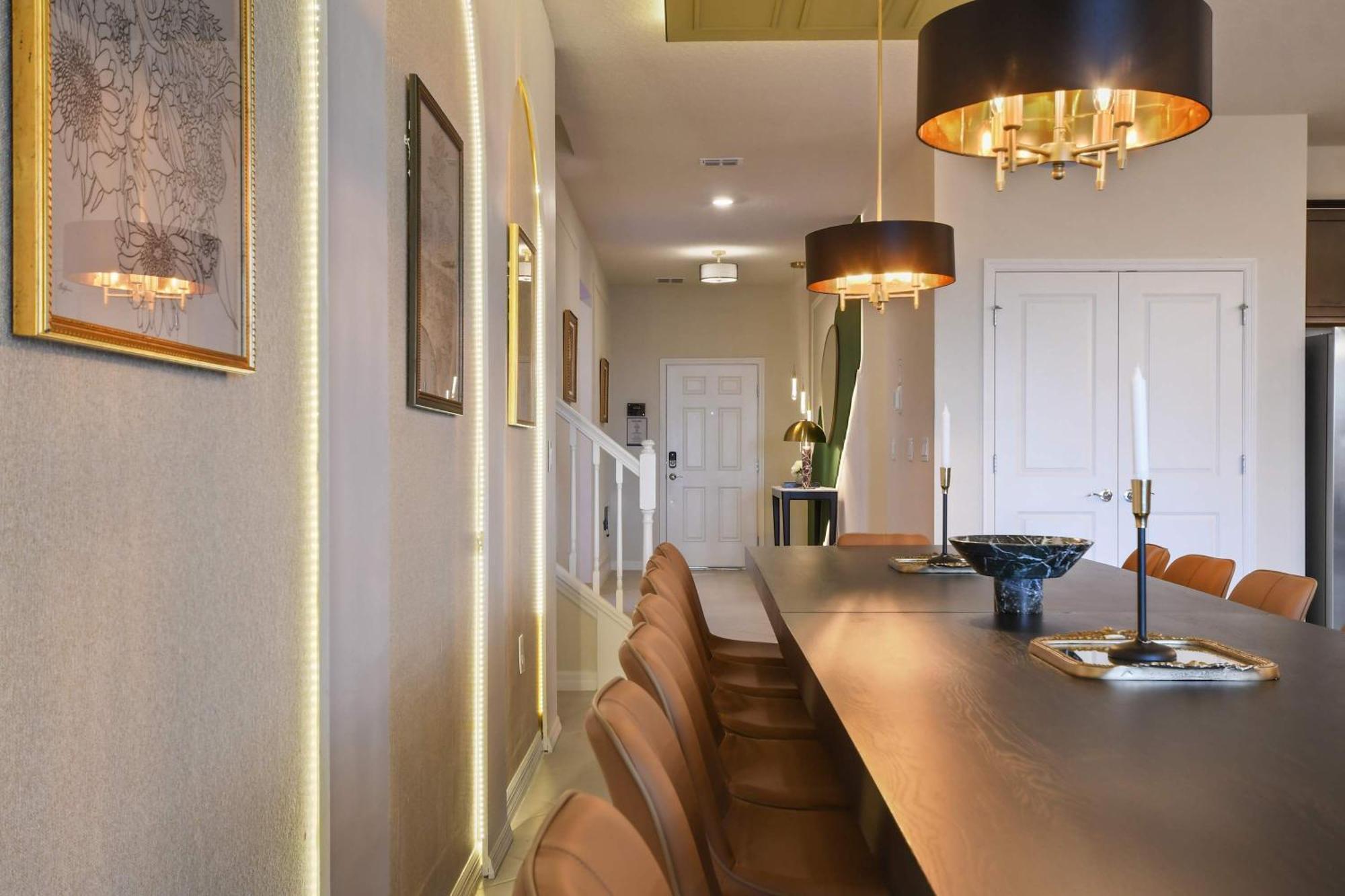 Holiday home Luxurious Windsor Cay Retreat With Theater & Pool