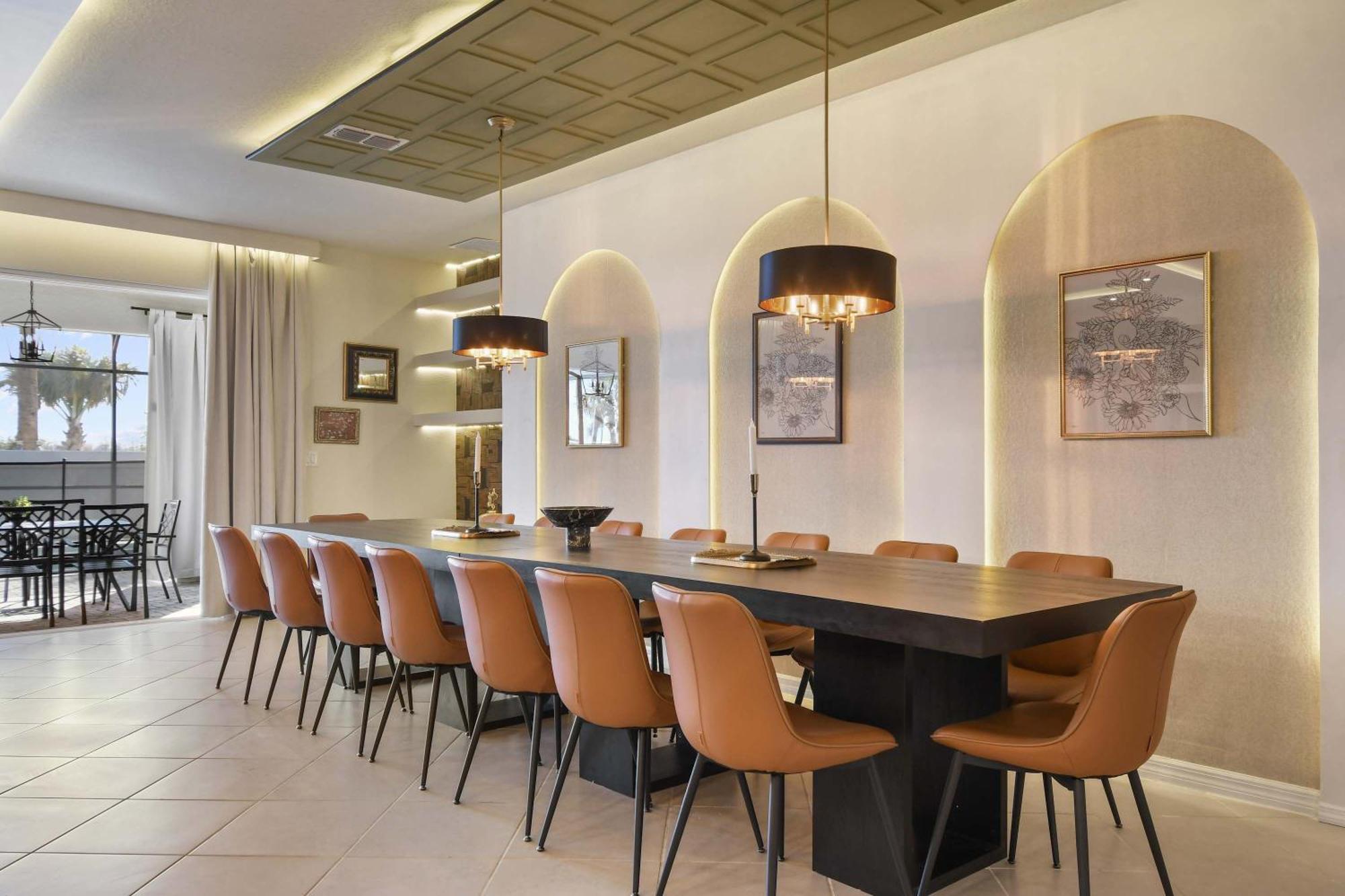 Luxurious Windsor Cay Retreat With Theater & Pool *