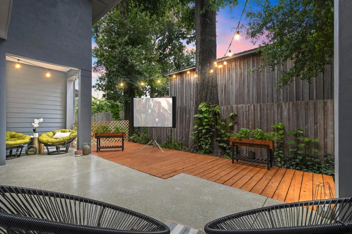Great Outdoor Area *