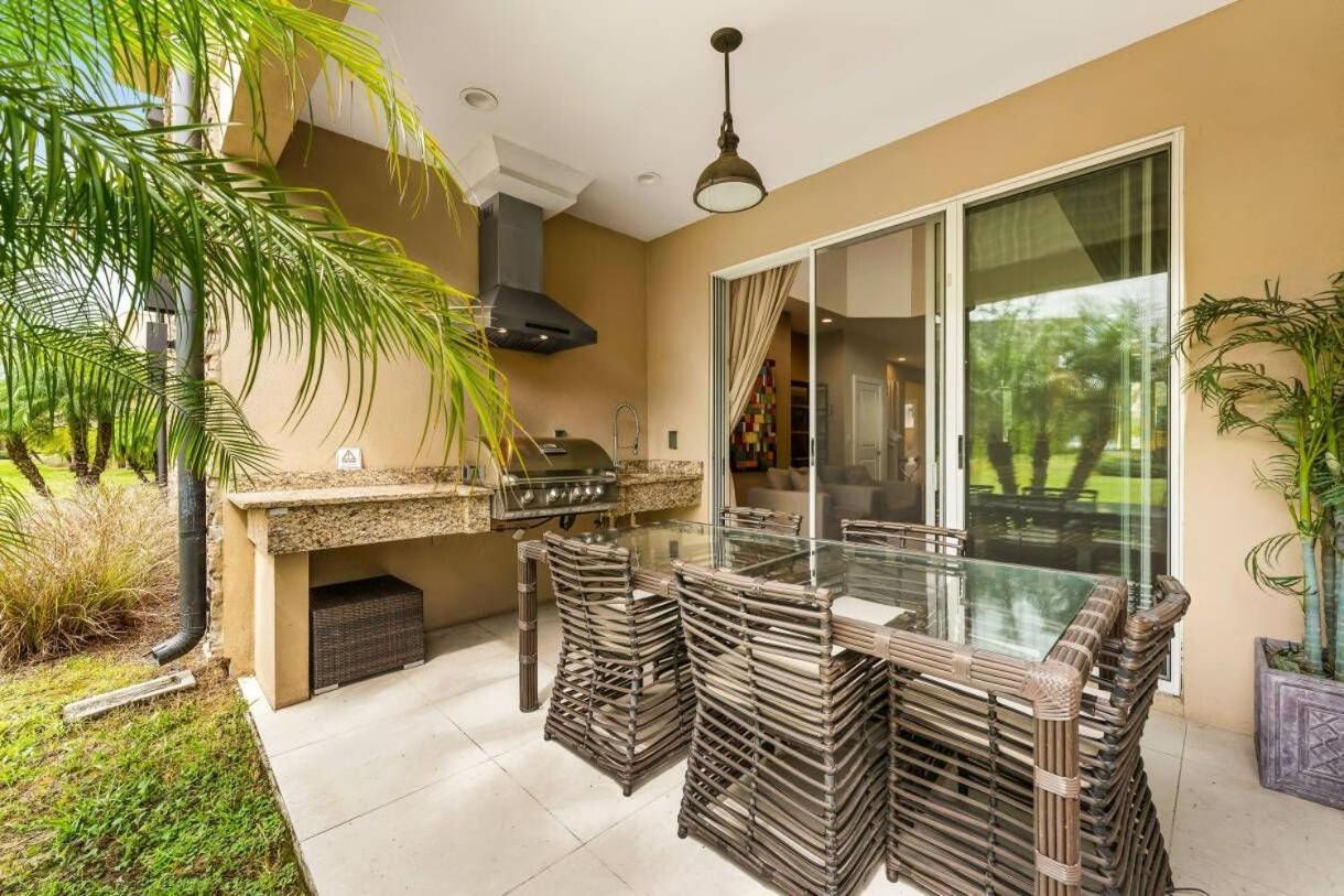 7648 Magic Village New Modern Bbq 8 Min Holiday home