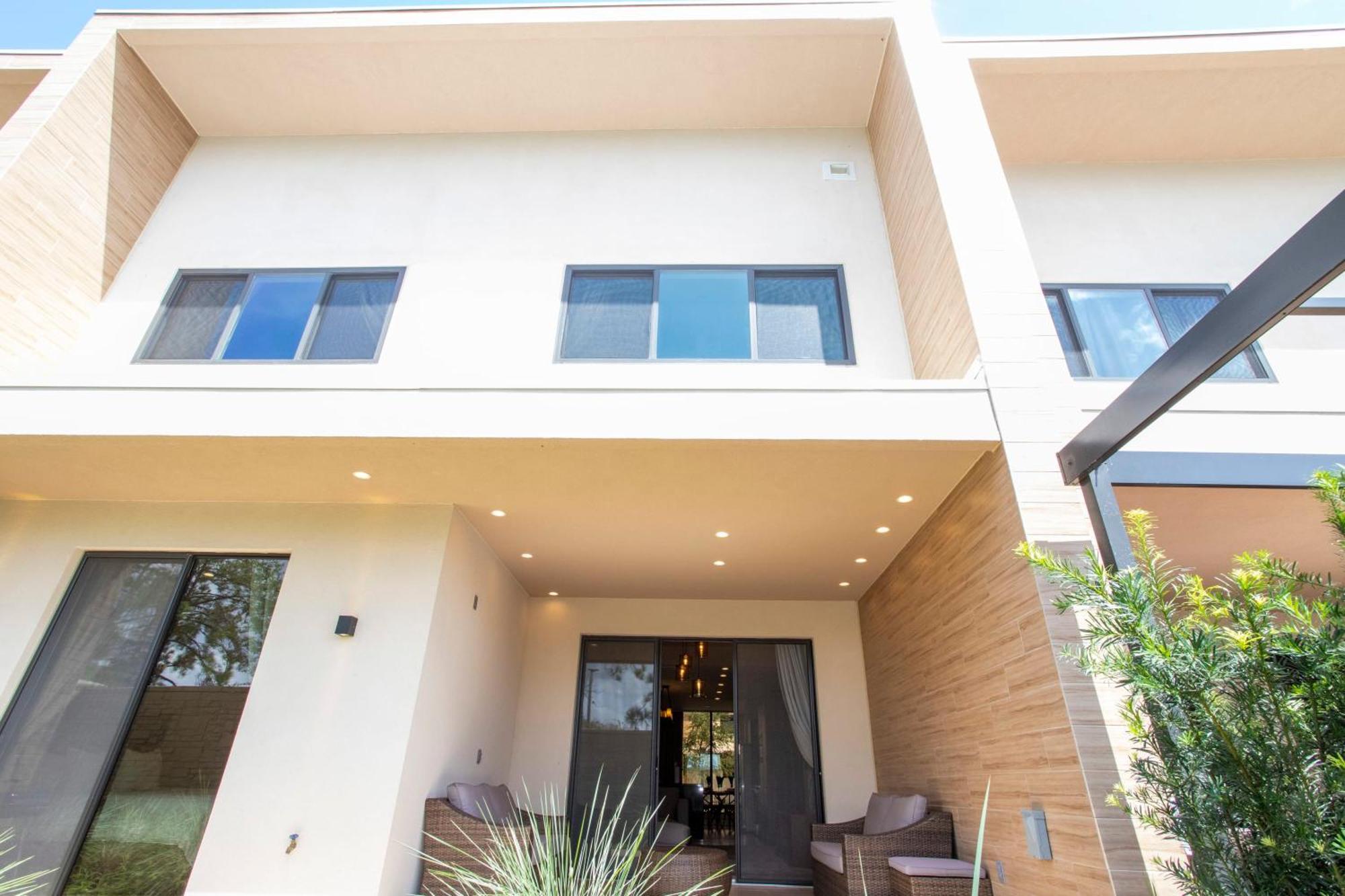 Luxury 4 Bedroom Close To Disney 7487 Holiday home