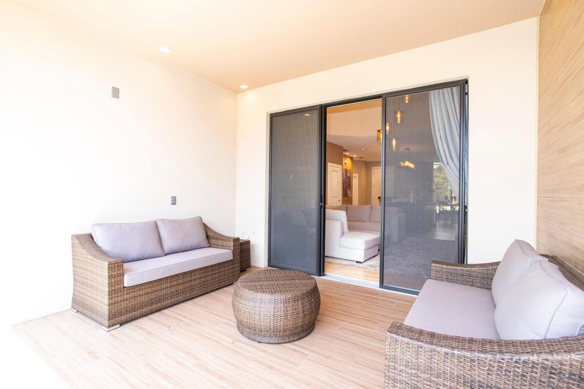 Luxury 4 Bedroom Close To Disney 7487 Holiday home *
