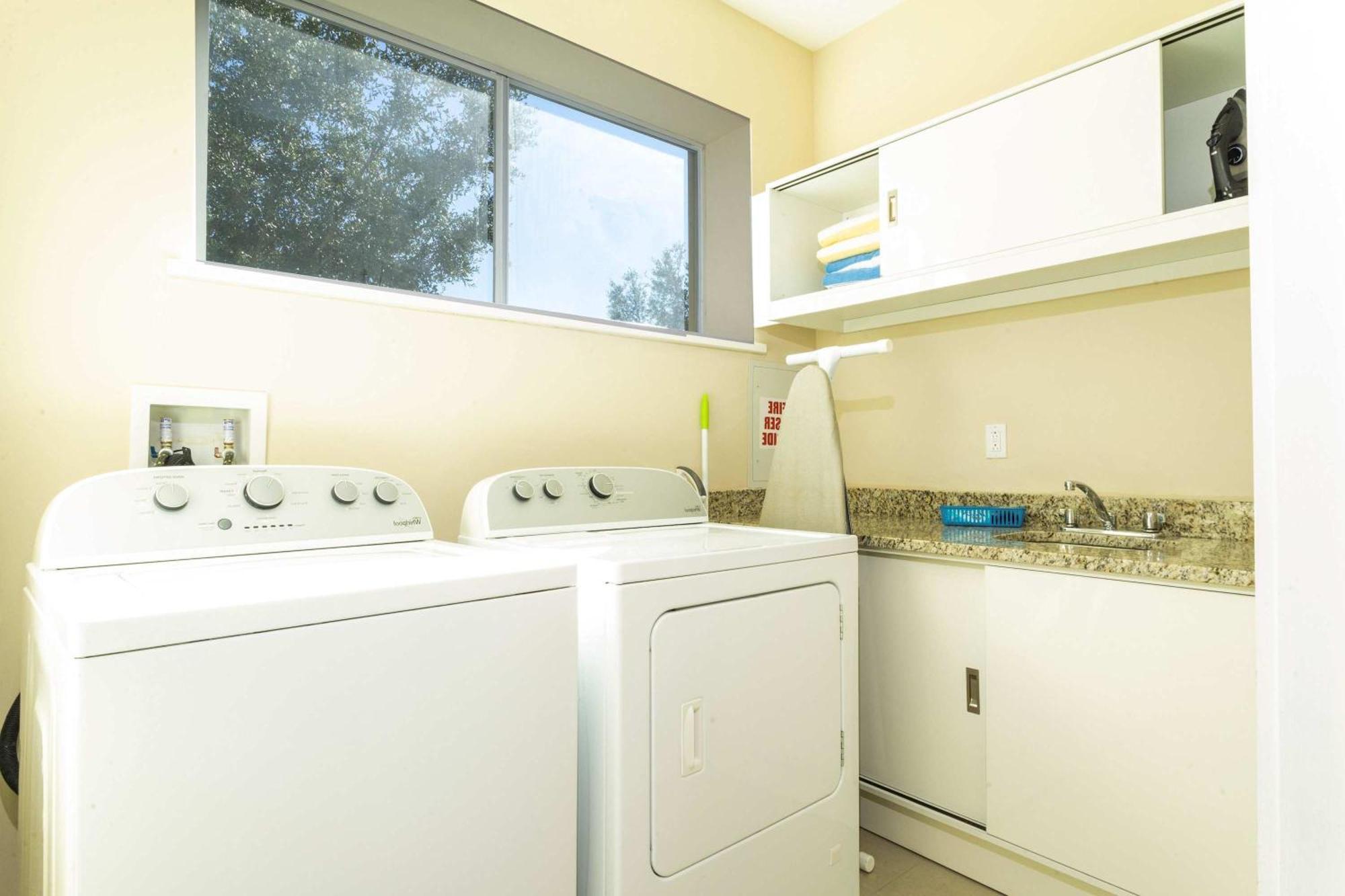Gorgeous 4 Bd Close To @ Magic Village 3114 *
