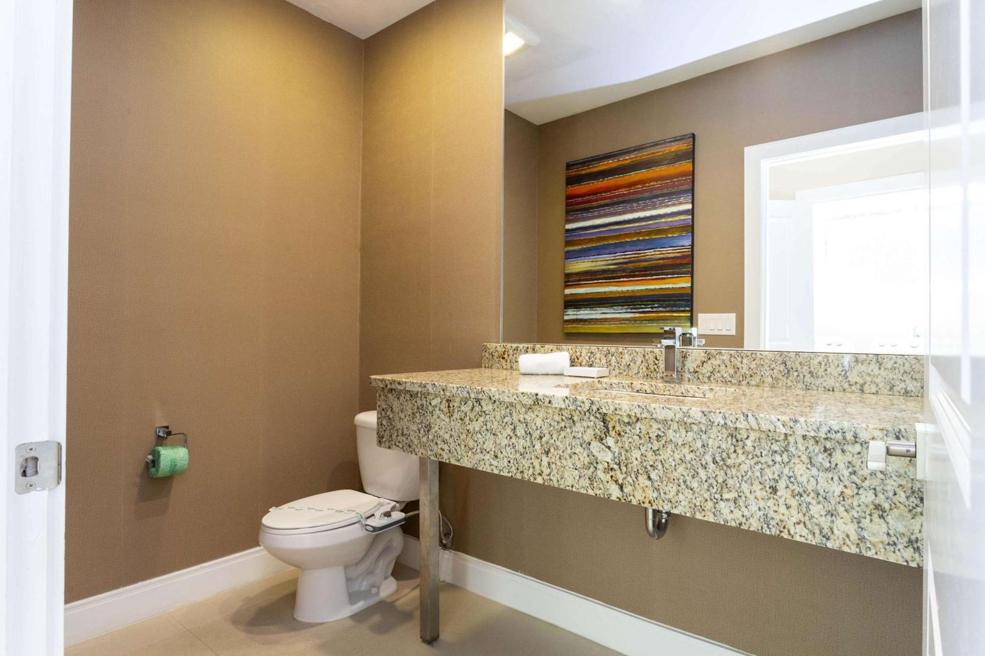 Gorgeous 4 Bd Close To @ Magic Village 3114 *