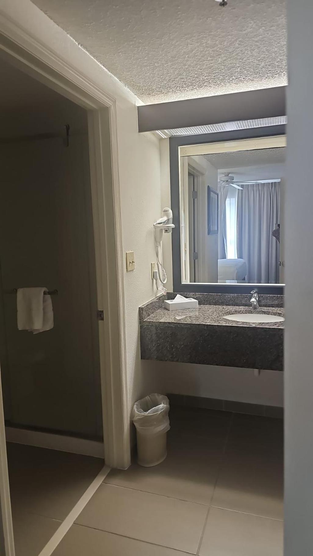 Montreal Hotel 3*
