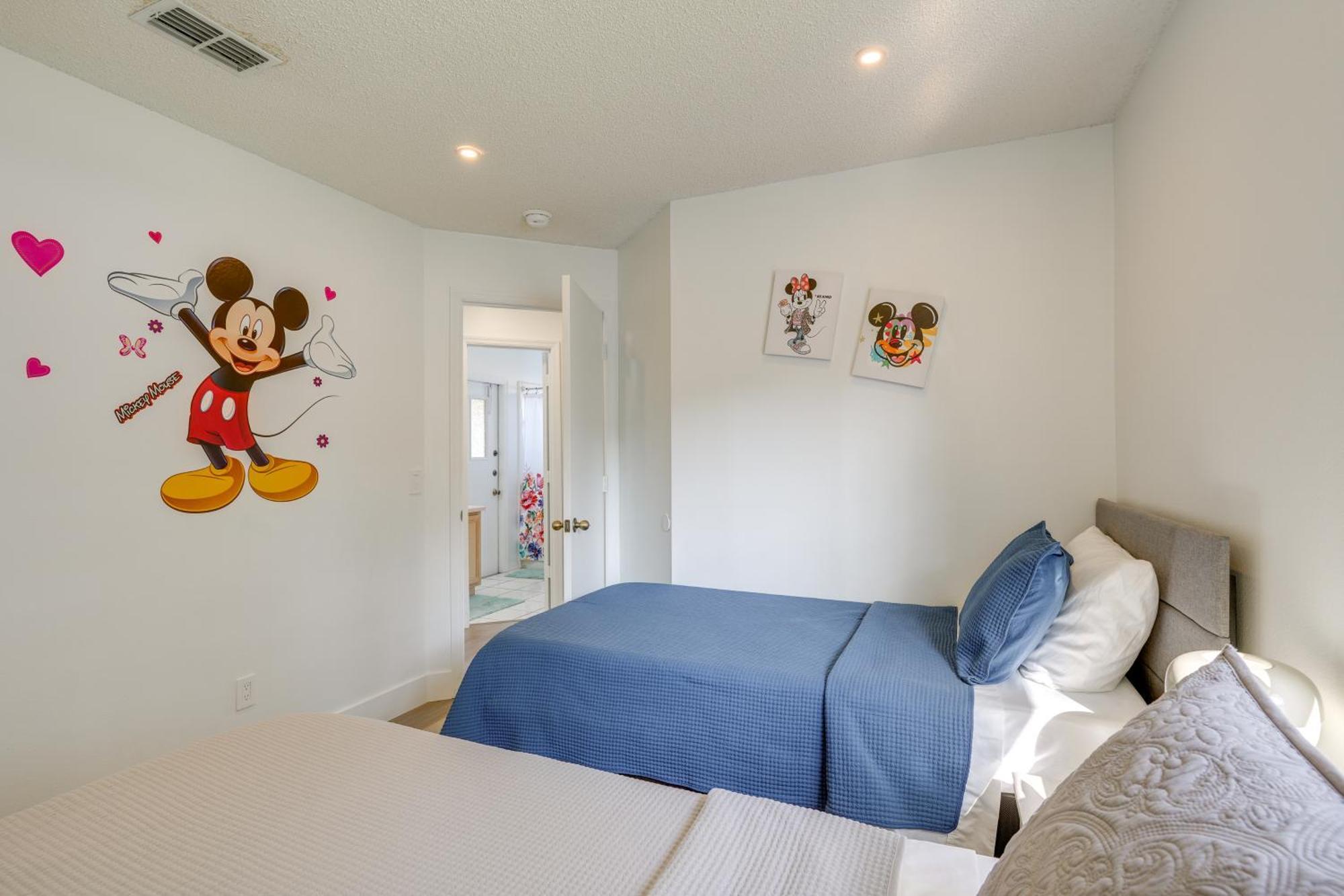 6 Mi To World With Large Yard! * Orlando