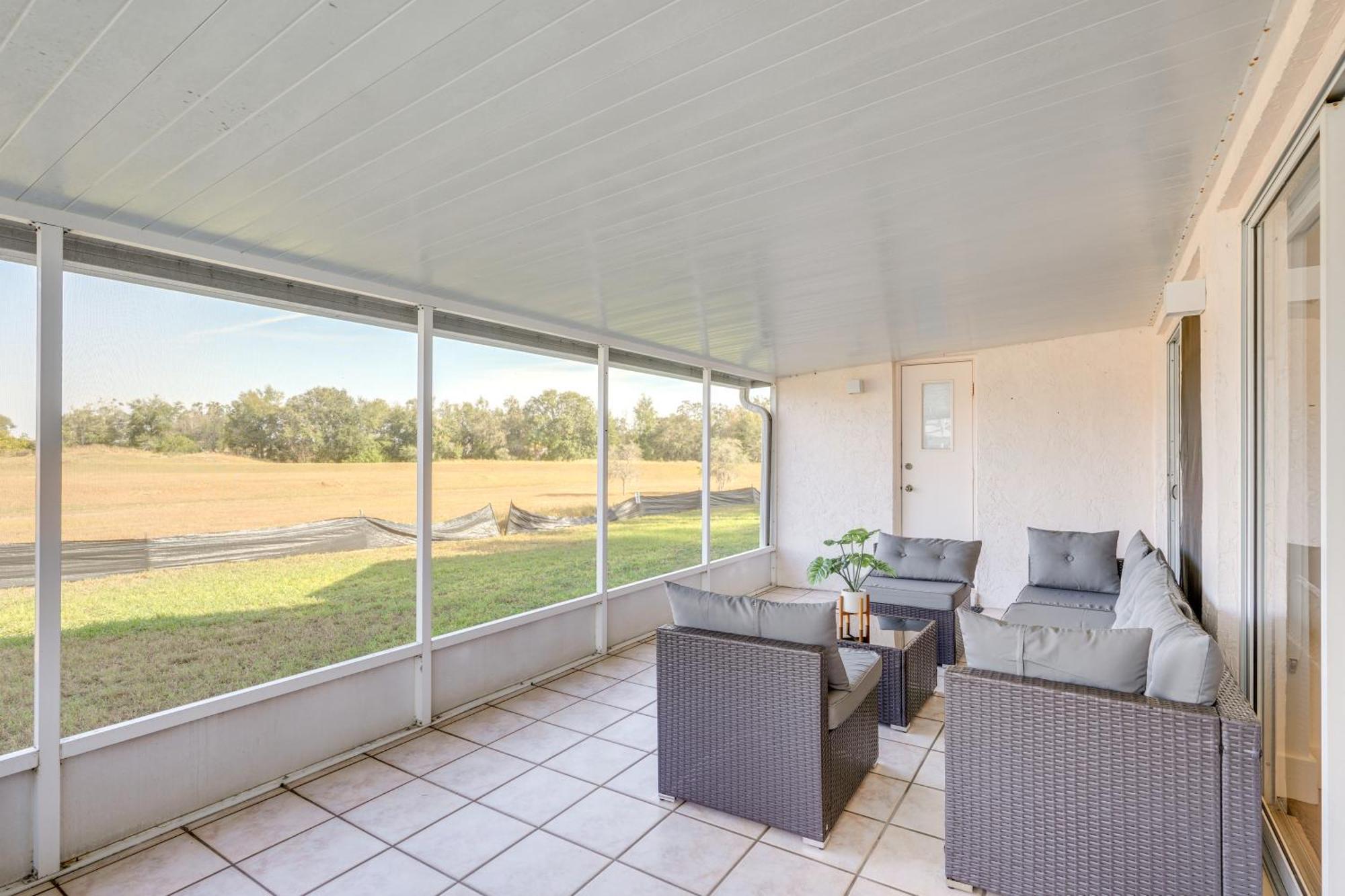 6 Mi To World With Large Yard! Orlando