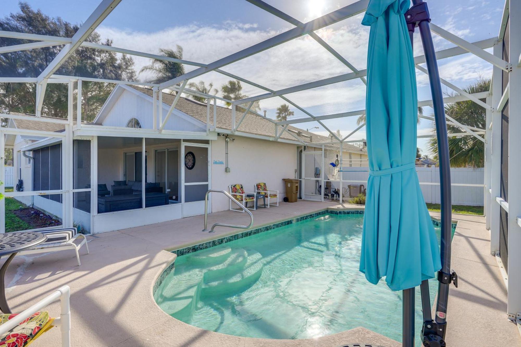 6 Mi To World With Large Yard! Holiday home