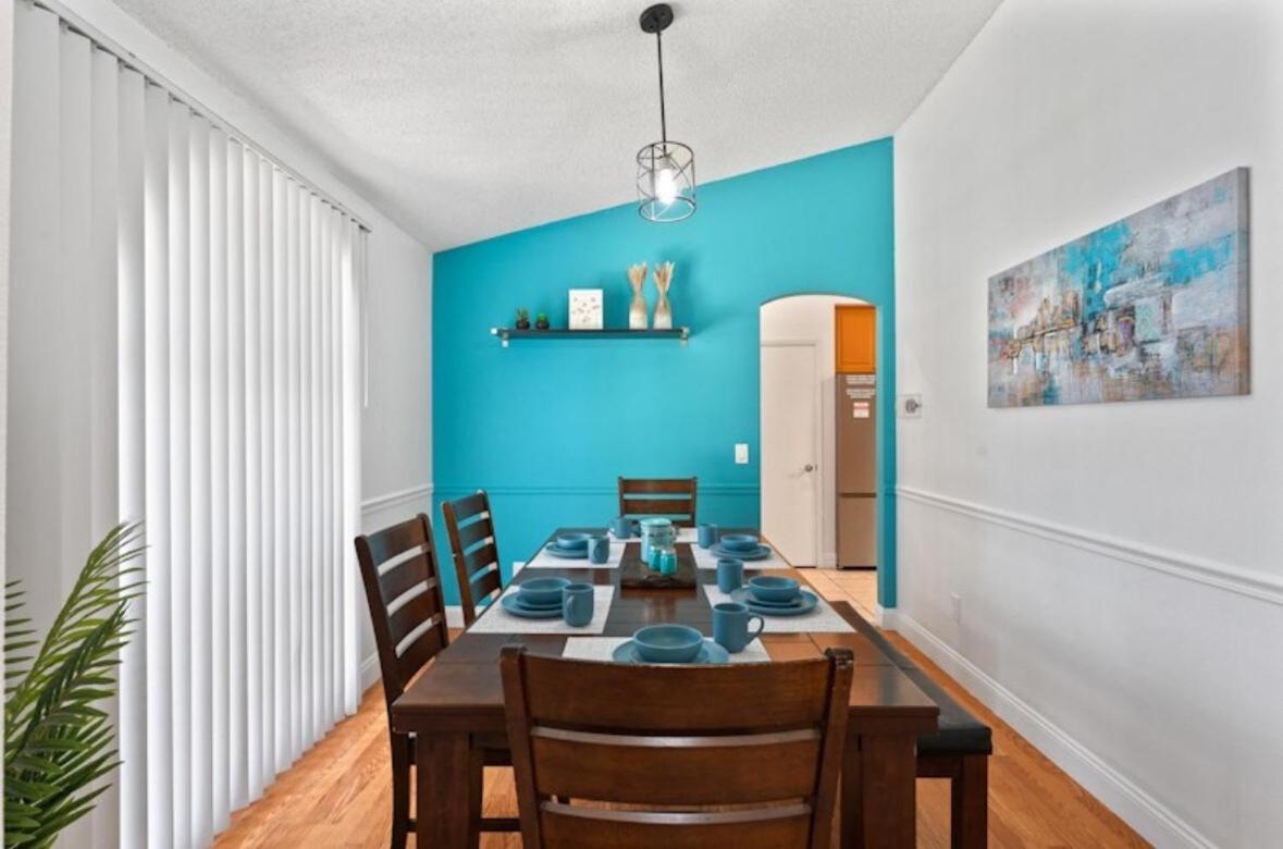 5br 3ba Themed W Heated Pool 14min To