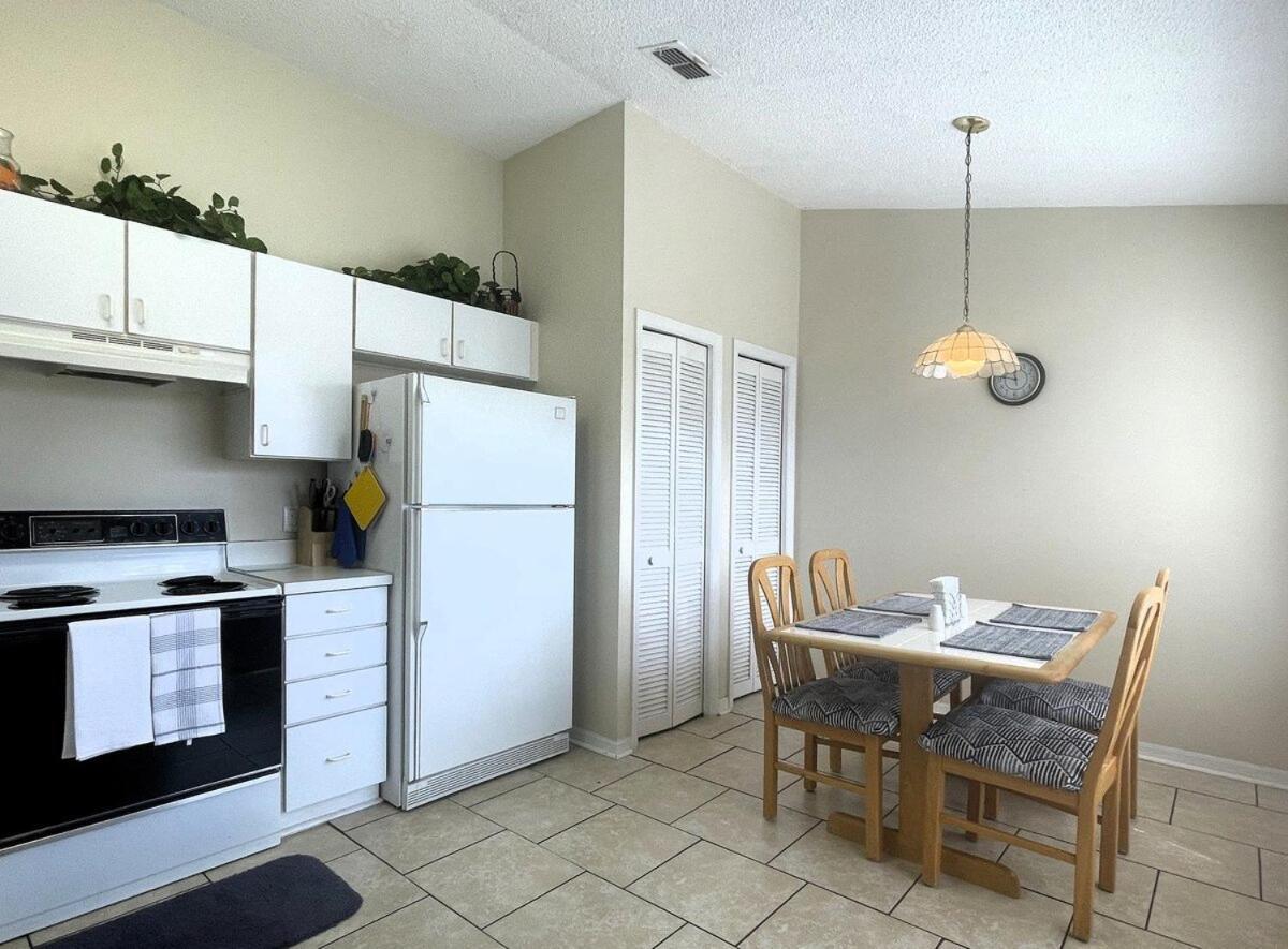 2950 Grove Court 3bed *