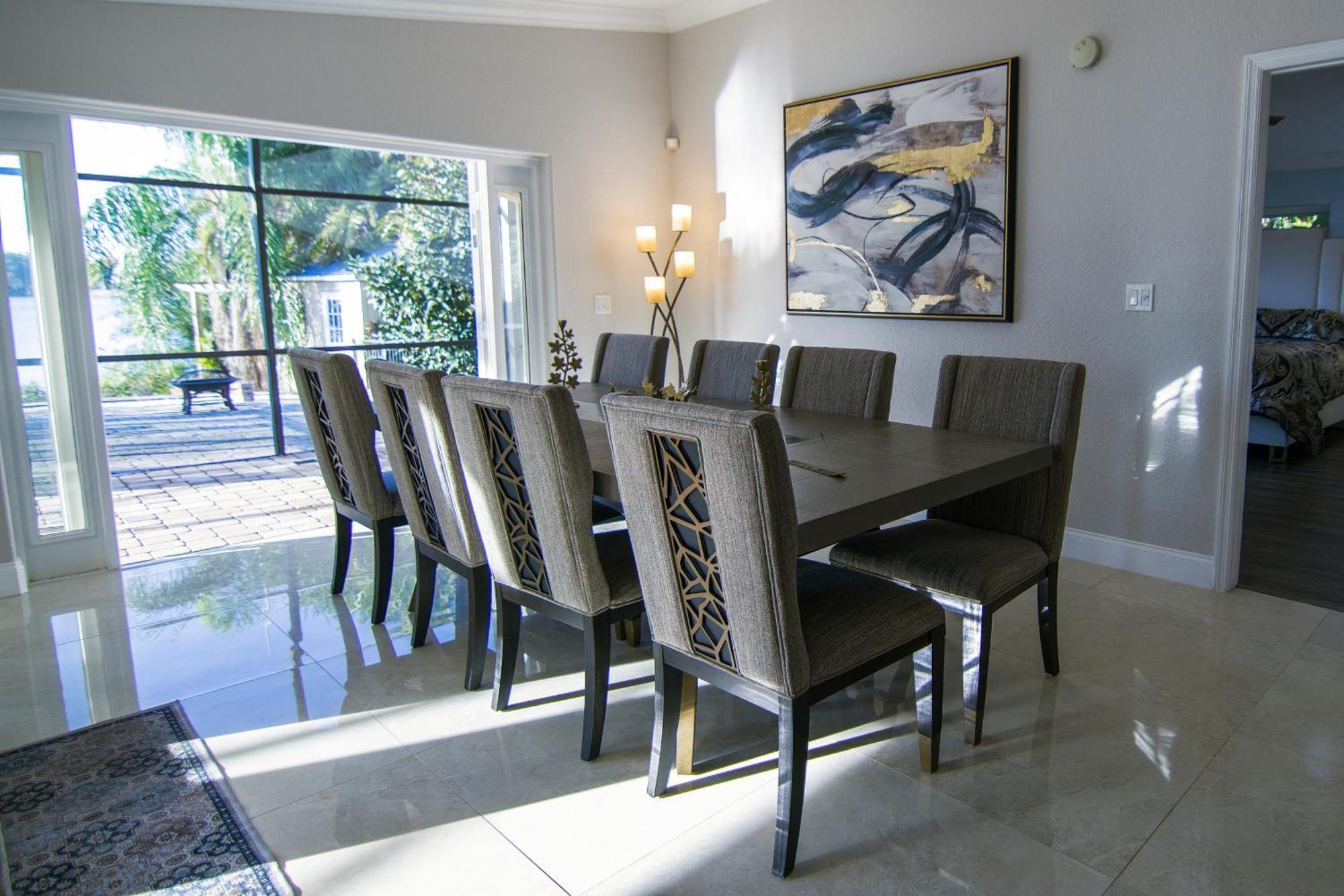 Lakefront House With Pool Near Downtown *