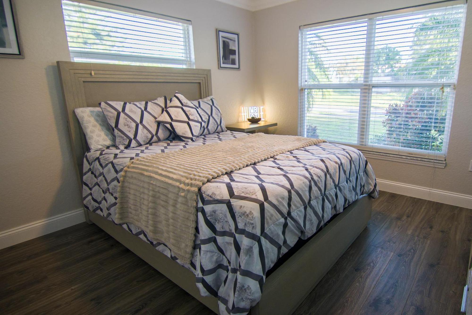 Lakefront House With Pool Near Downtown Orlando