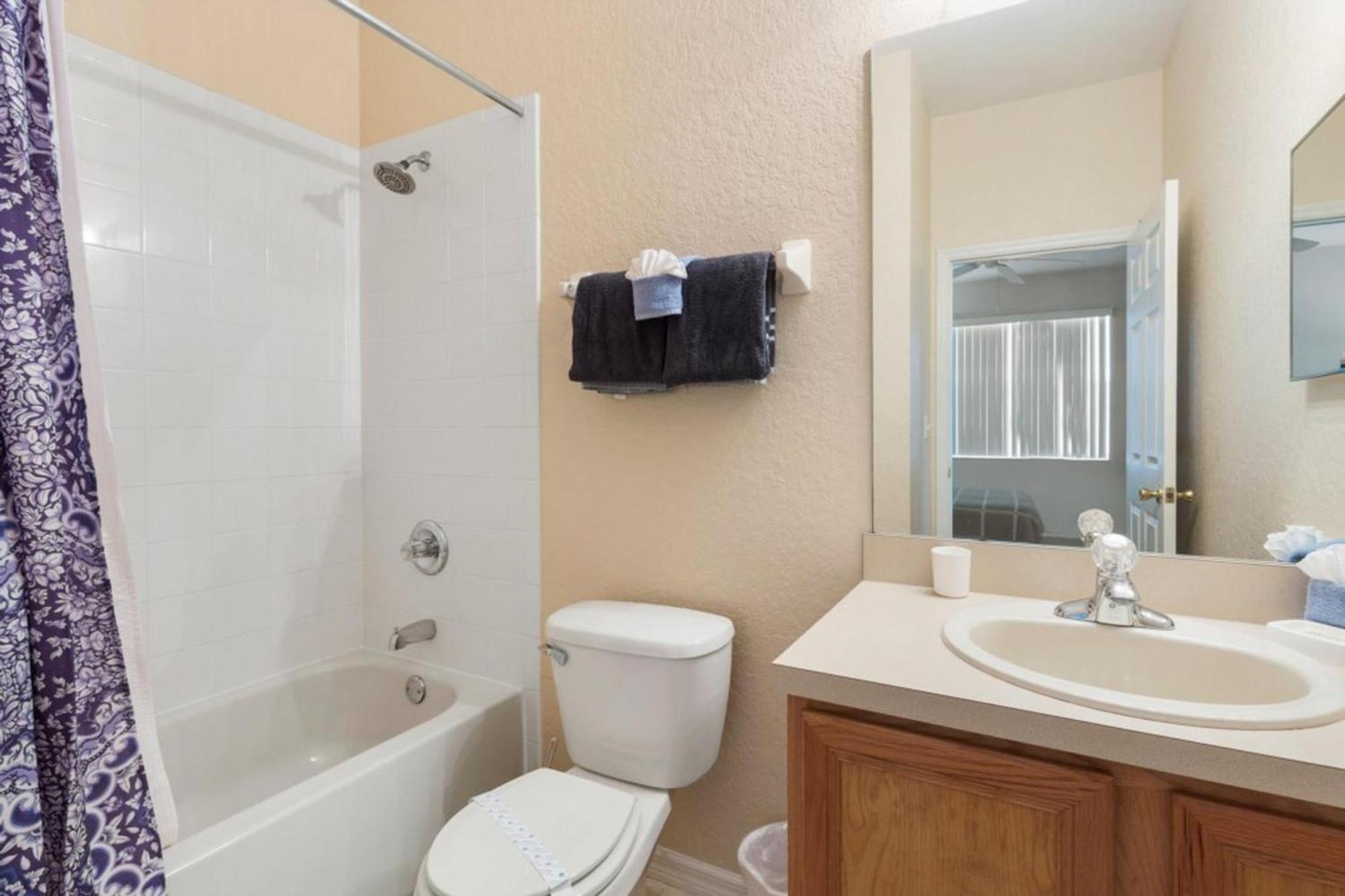 Spacious Regal Oaks Retreat - Steps To The Pool Orlando