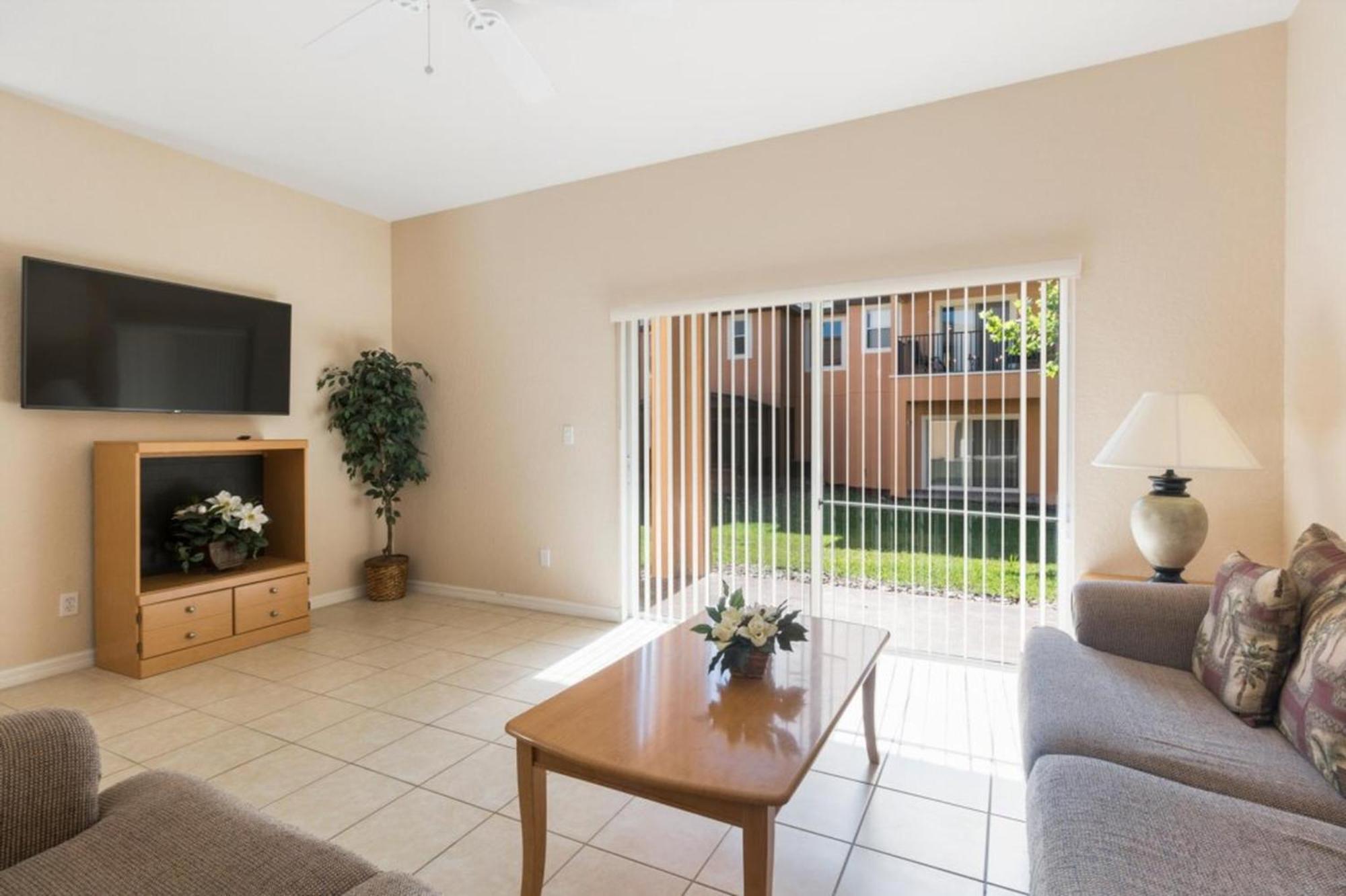 Spacious Regal Oaks Retreat - Steps To The Pool Apartment *
