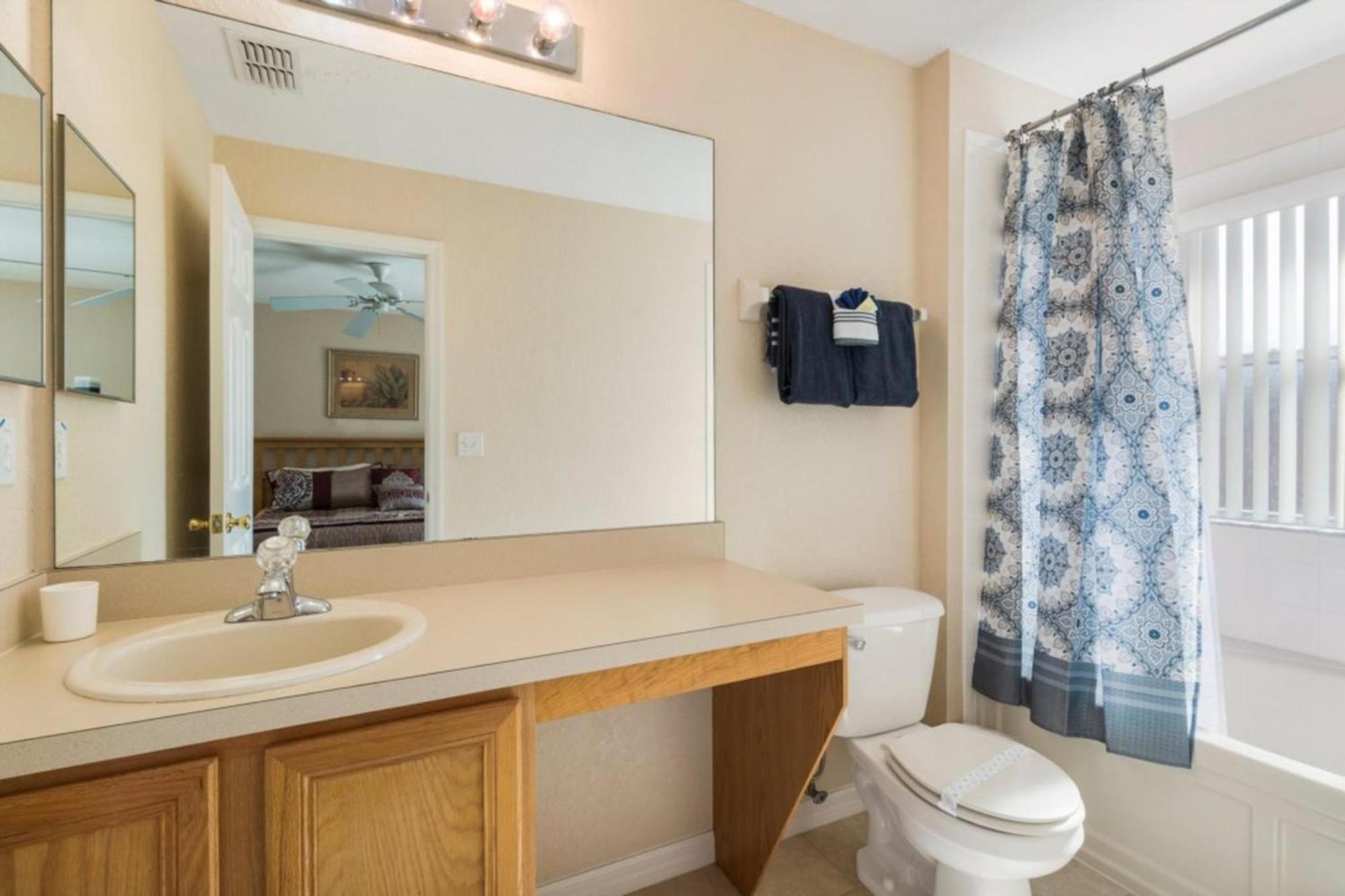 Apartment Spacious Regal Oaks Retreat - Steps To The Pool *