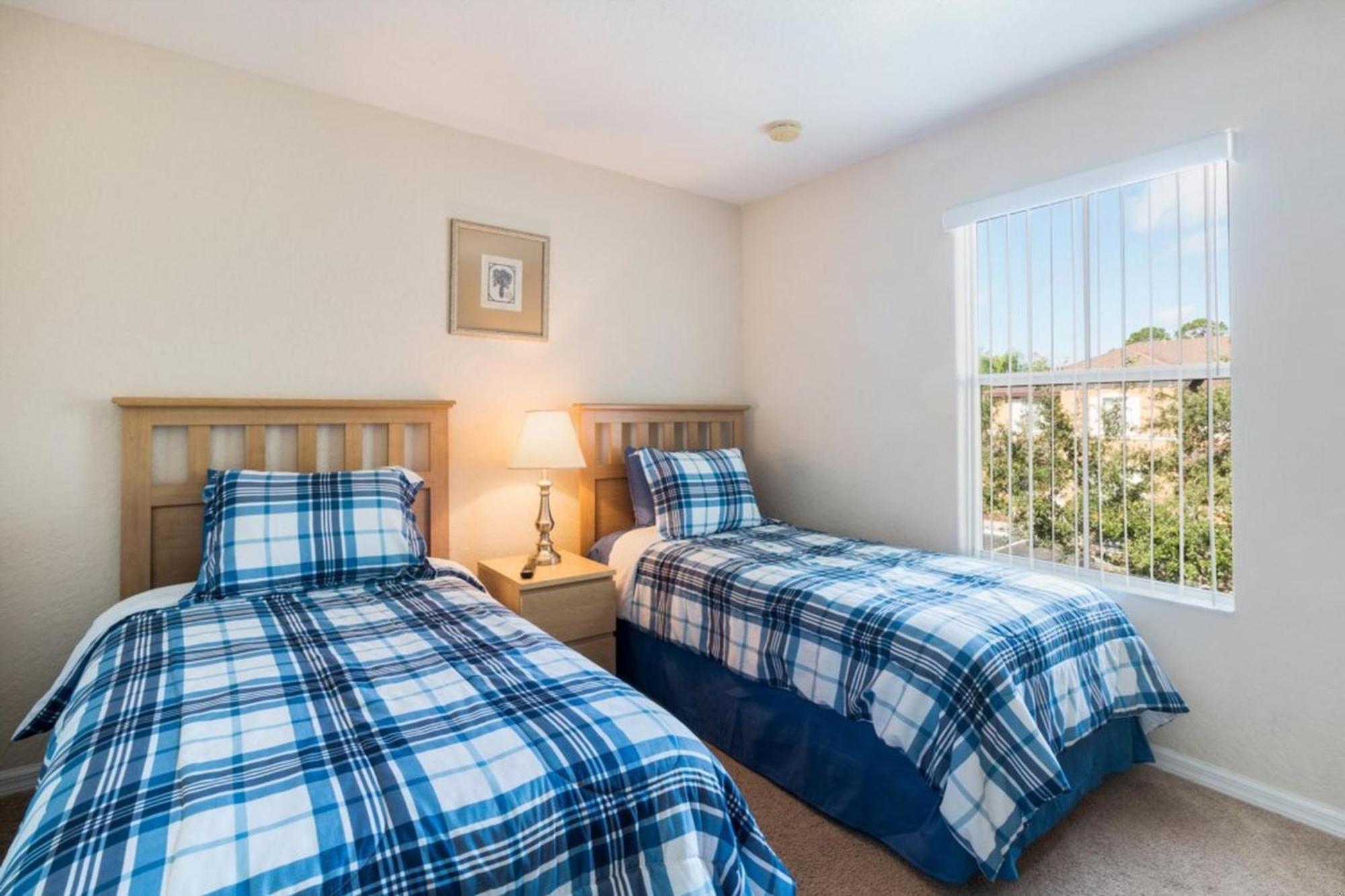Spacious Regal Oaks Retreat - Steps To The Pool Orlando