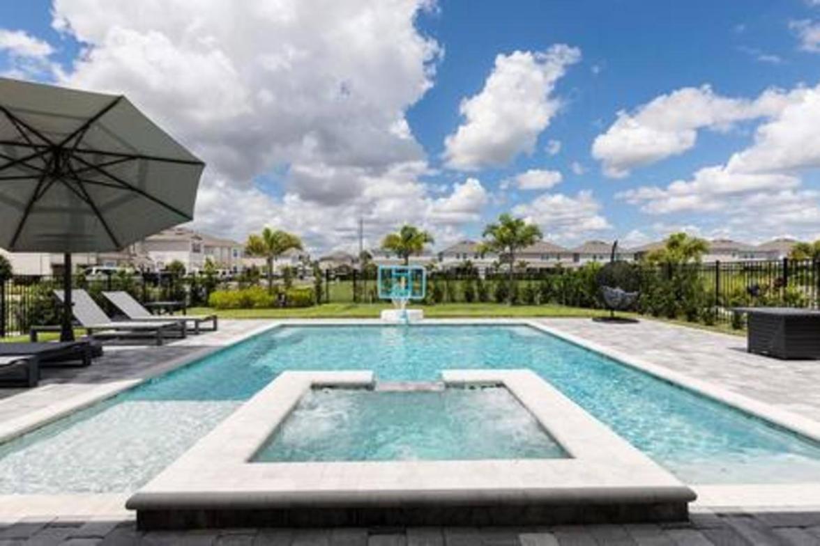 Luxury Retreat 8bd - Close To Holiday home Orlando