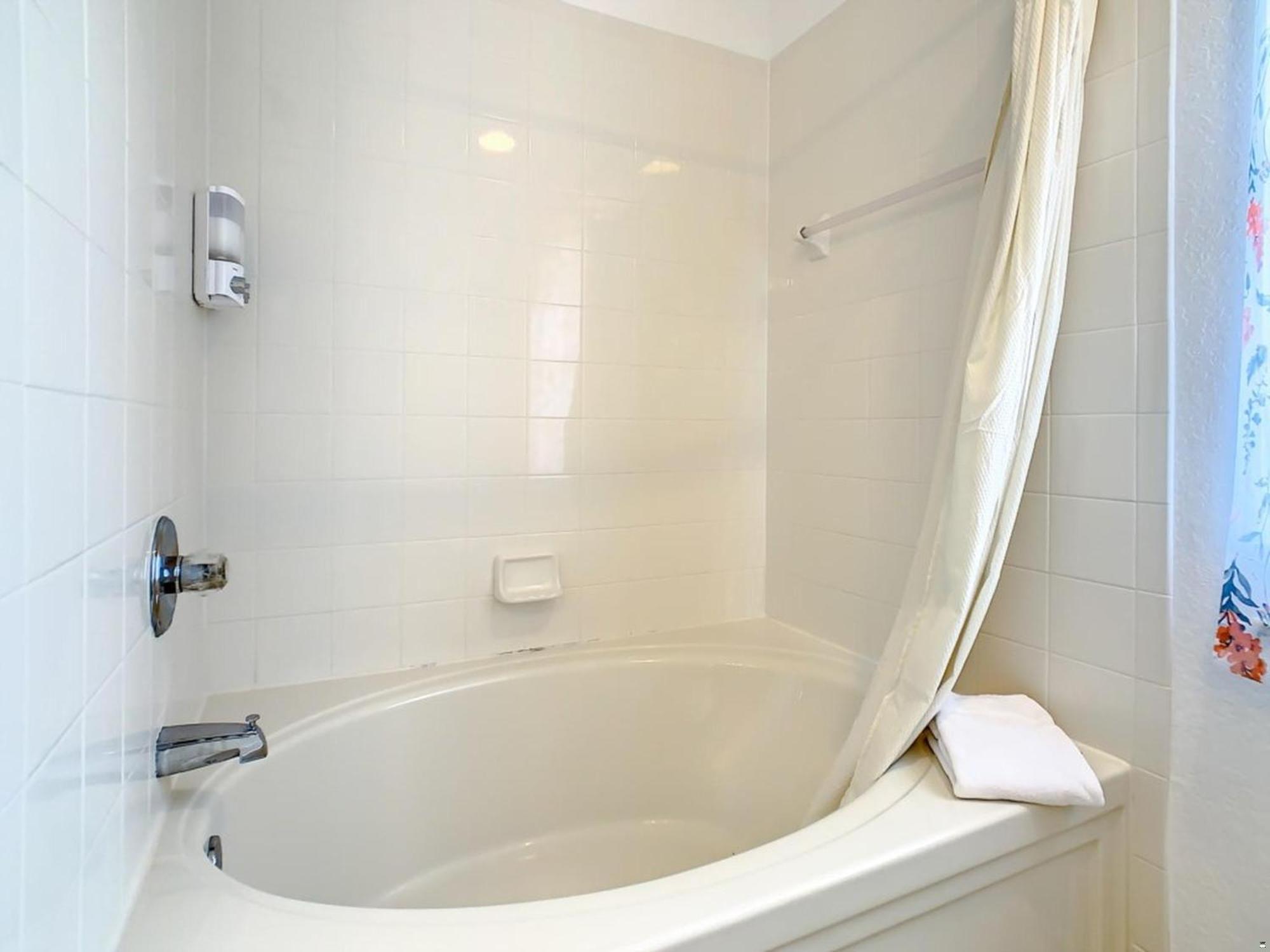 Apartment Luxury Townhome Near W/ Amenities *