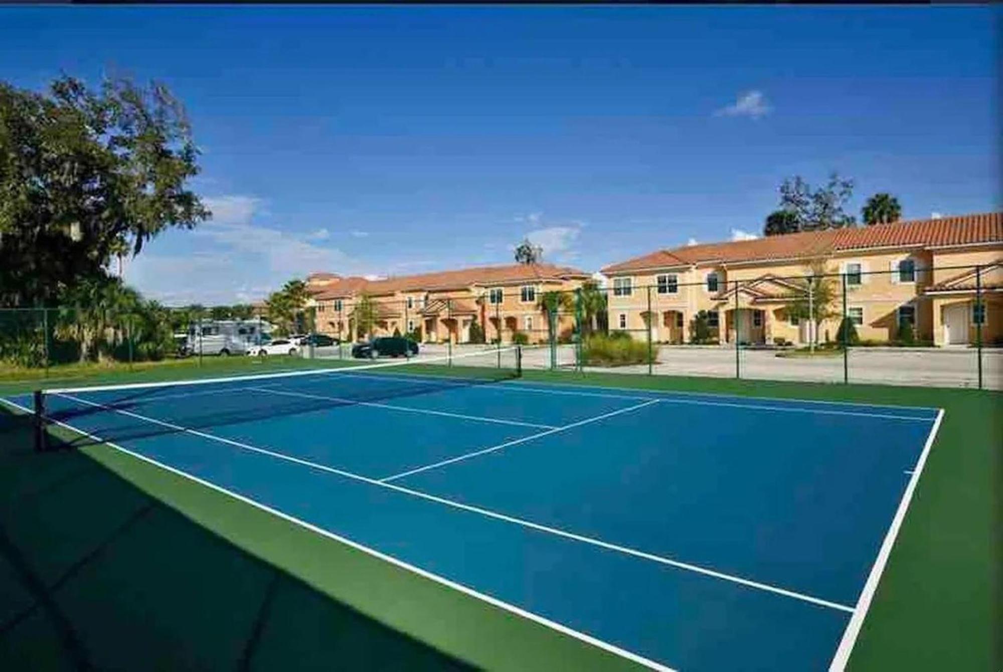 Luxury Townhome Near W/ Amenities *