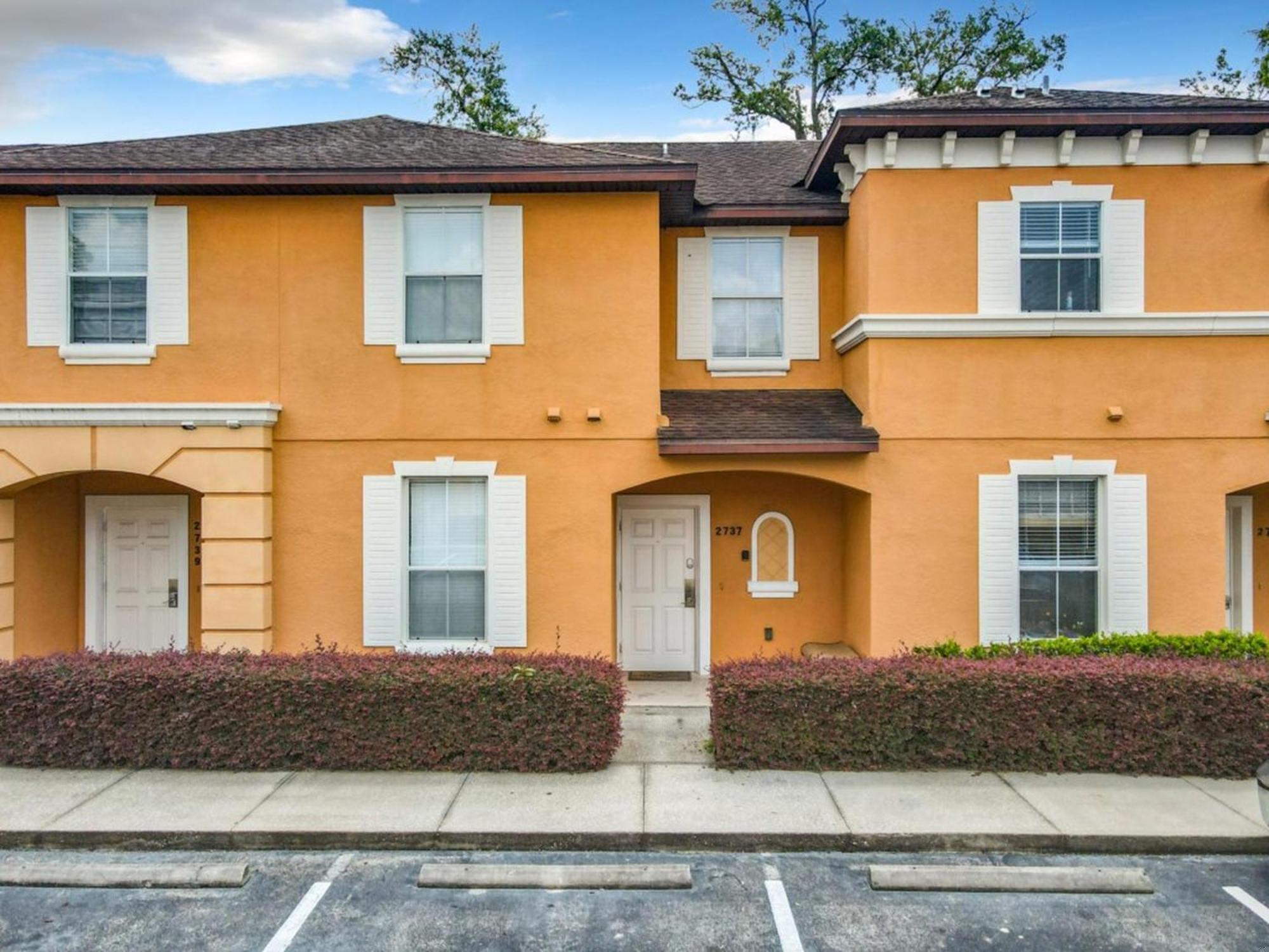 Luxury Townhome Near W/ Amenities