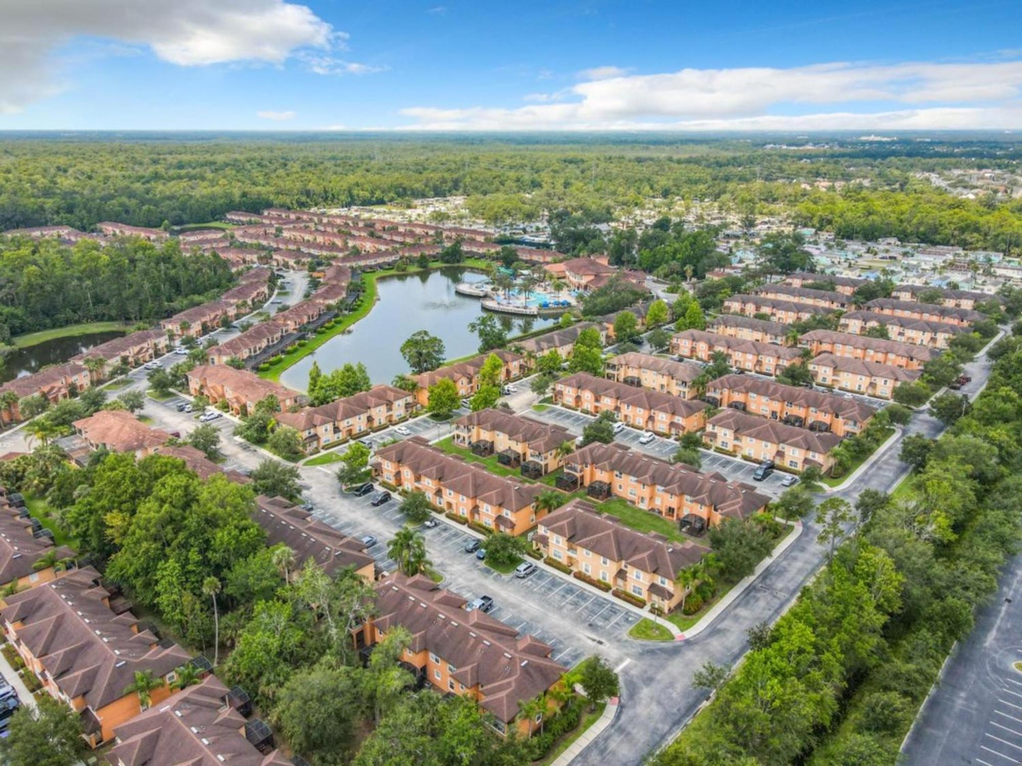 Apartment Luxury Townhome Near W/ Amenities