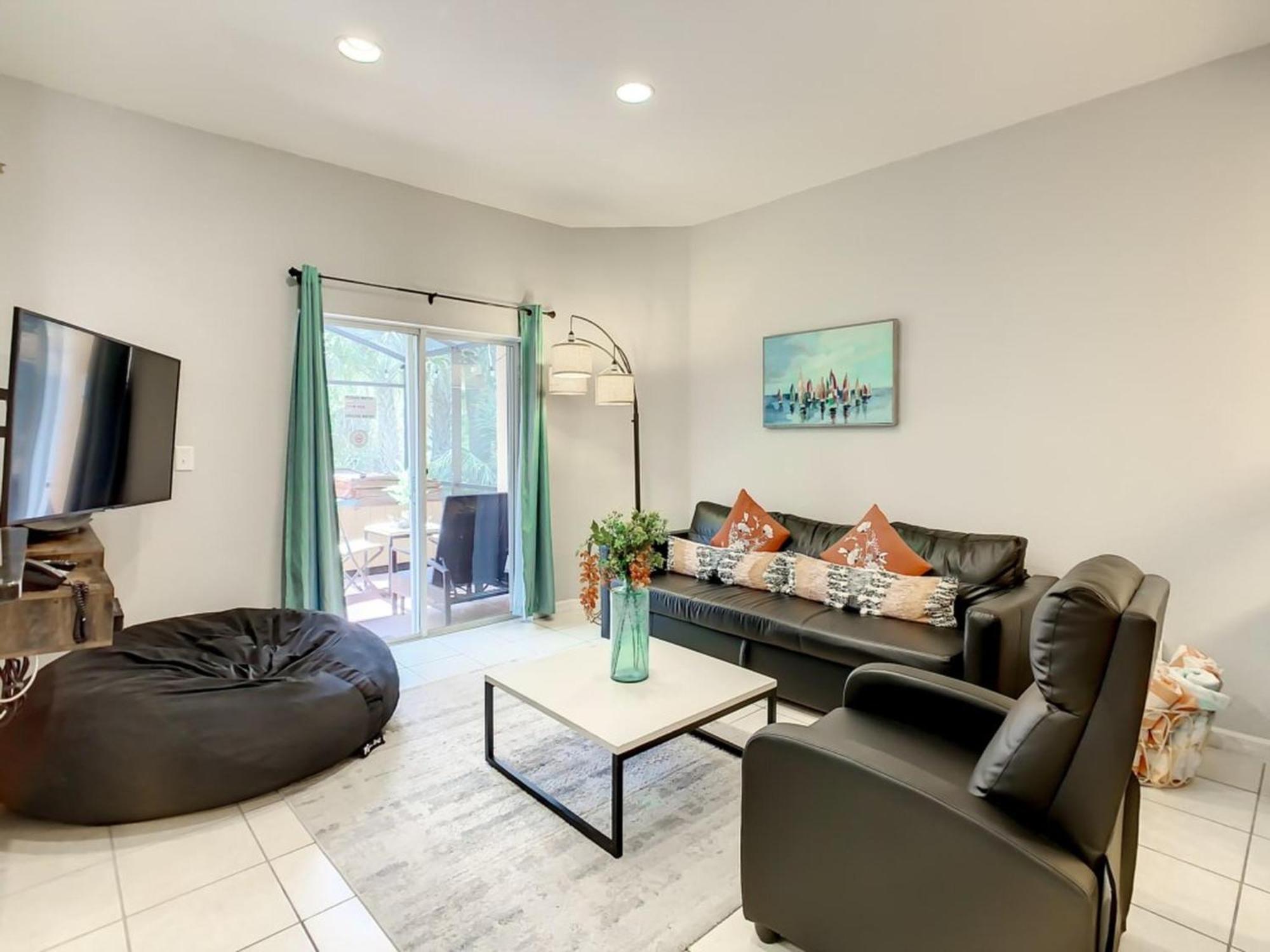 Luxury Townhome Near W/ Amenities *
