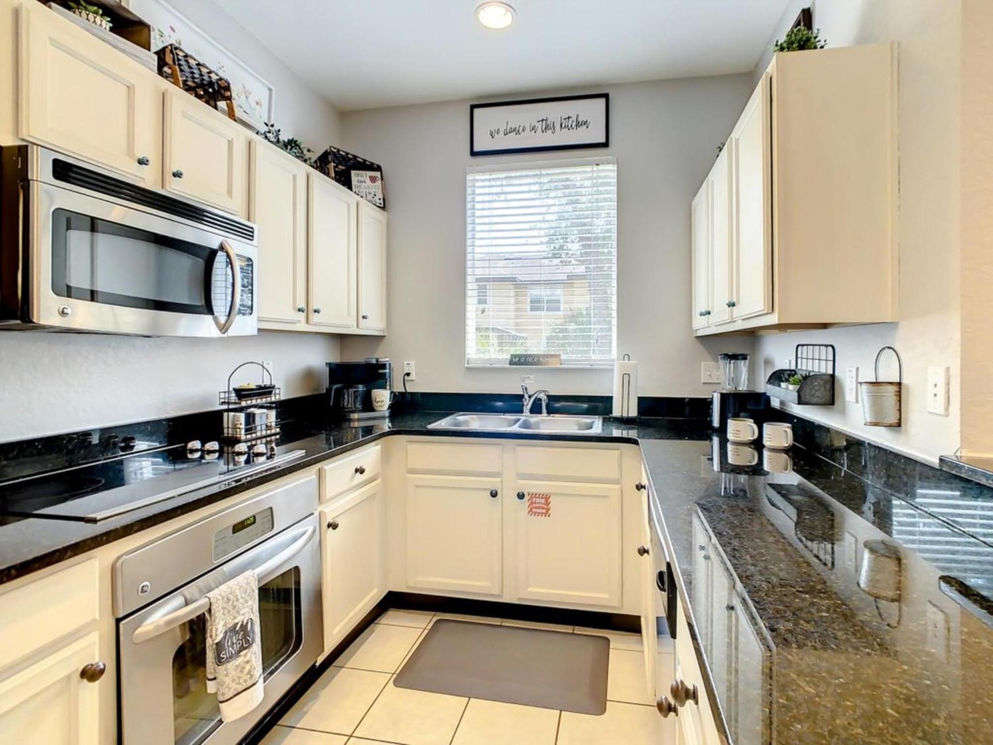 Apartment Luxury Townhome Near W/ Amenities