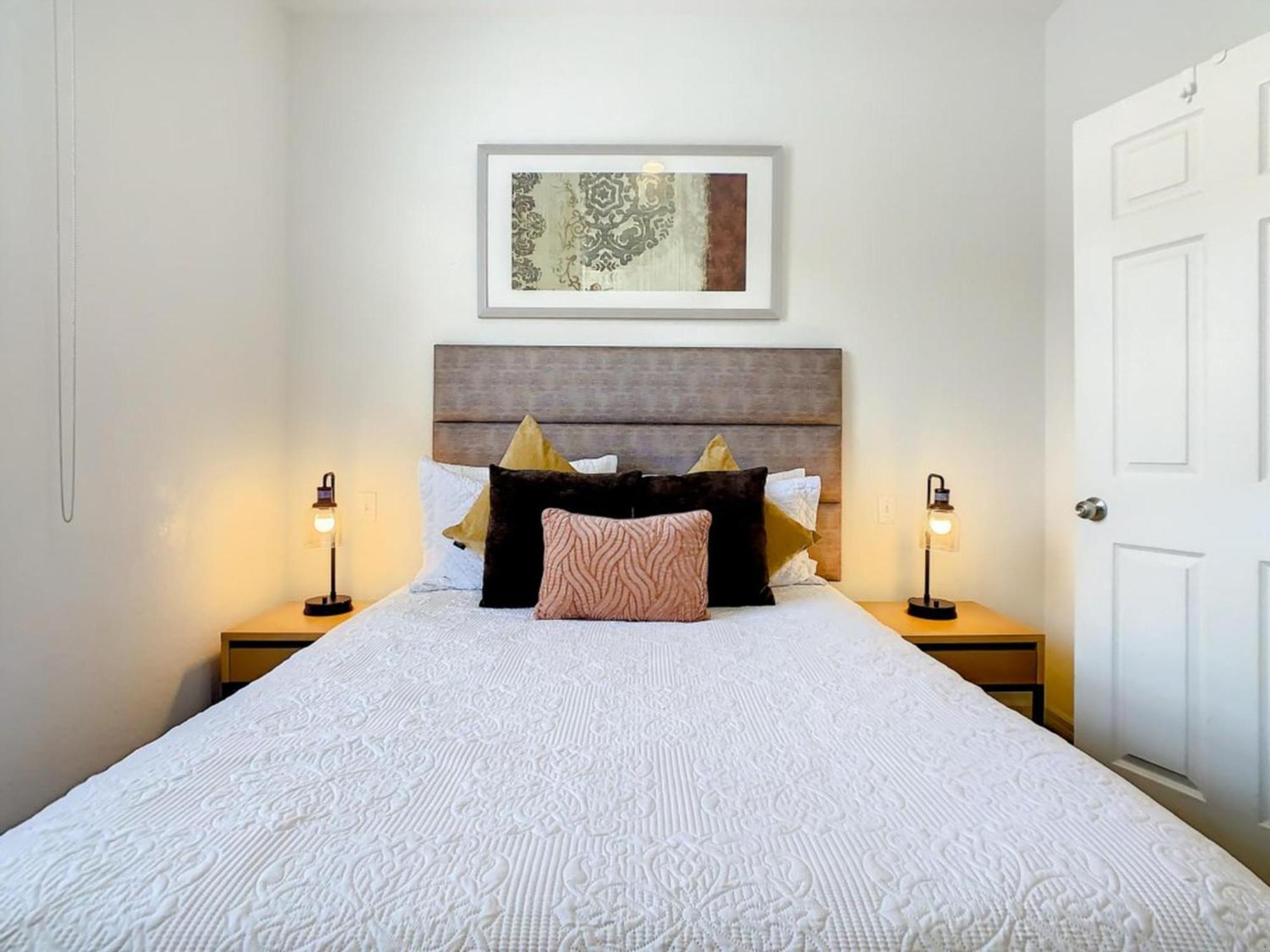 Apartment Luxury Townhome Near W/ Amenities *