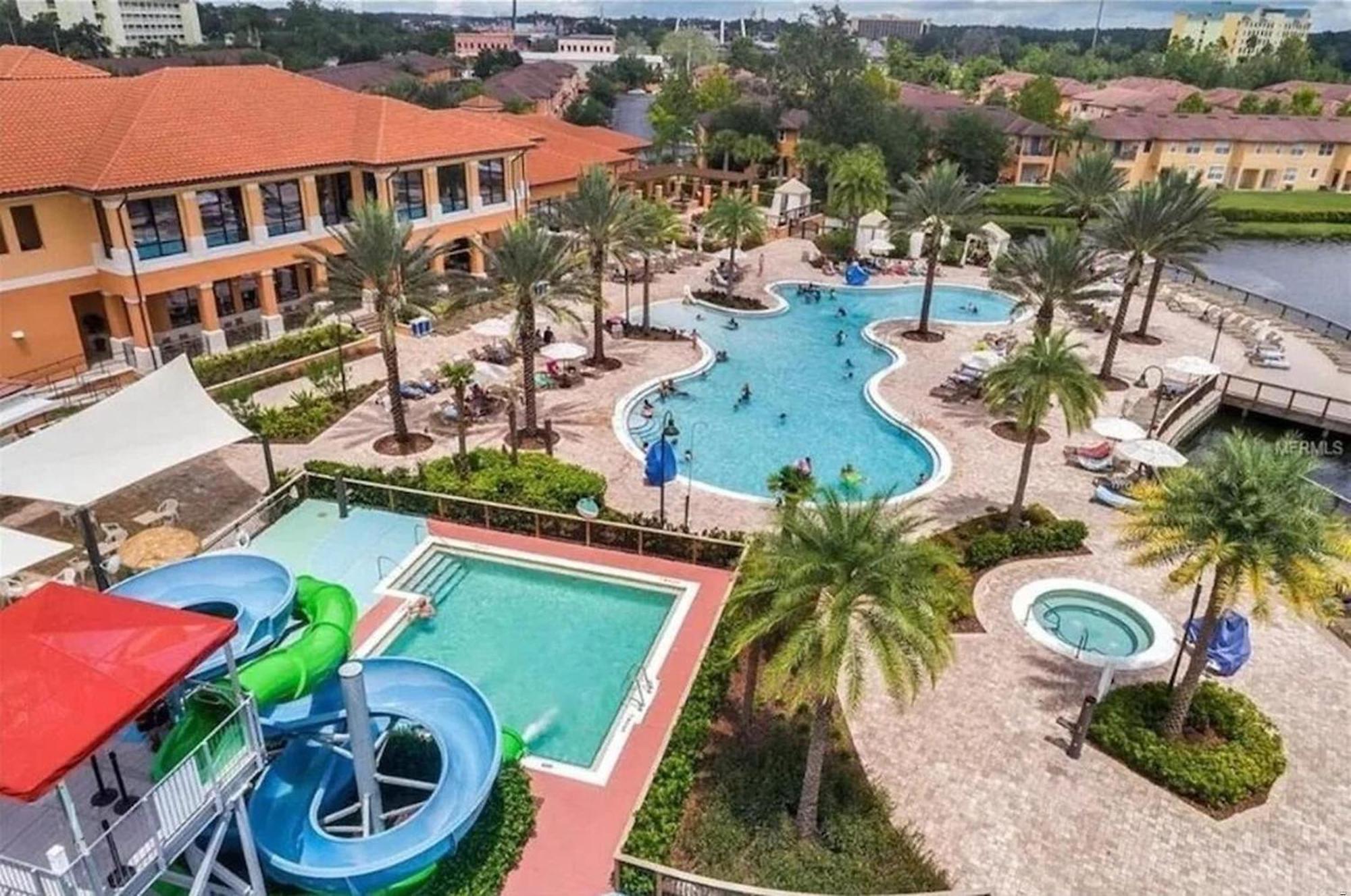 Luxury Townhome Near W/ Amenities
