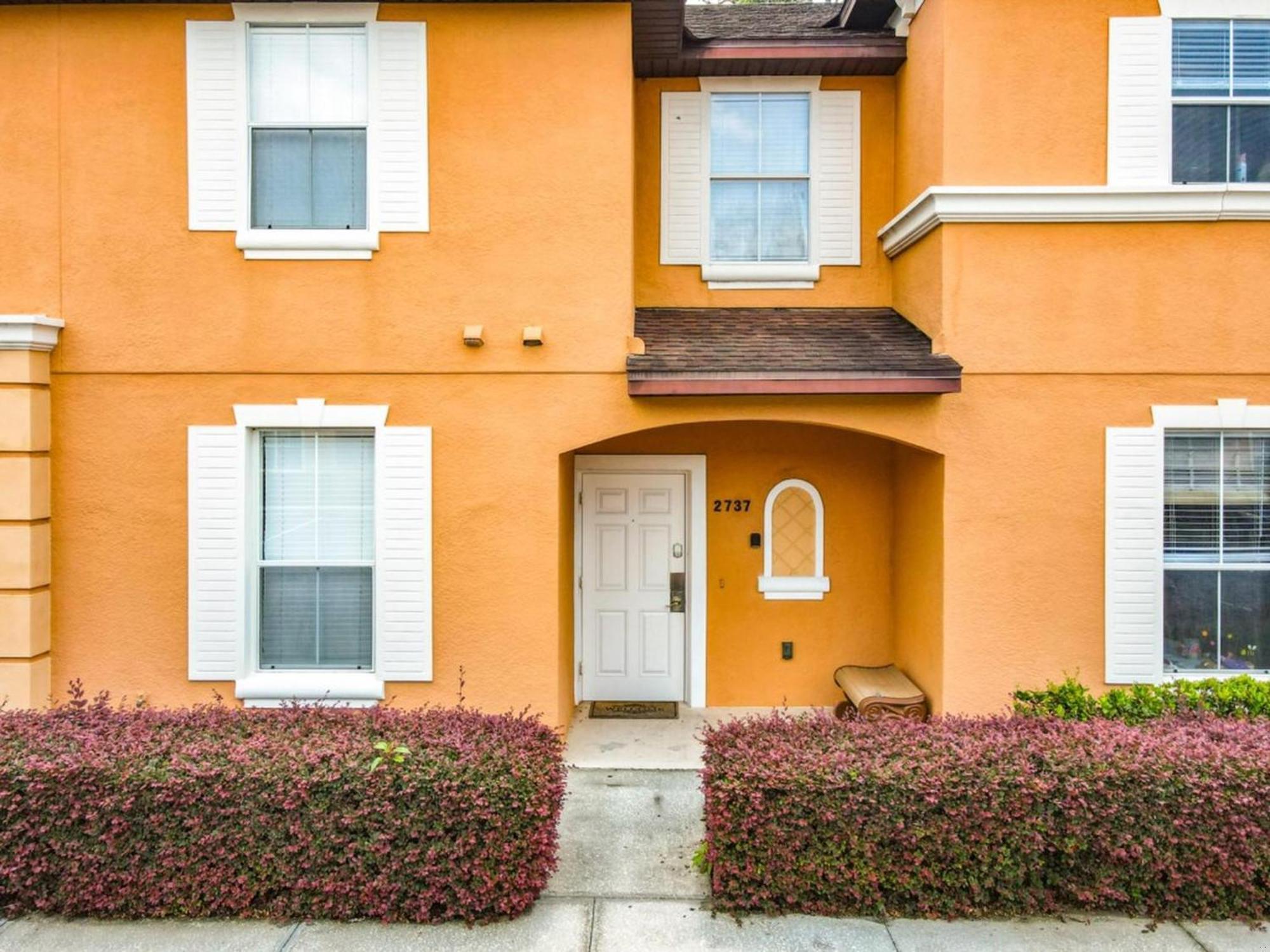 Luxury Townhome Near W/ Amenities Apartment