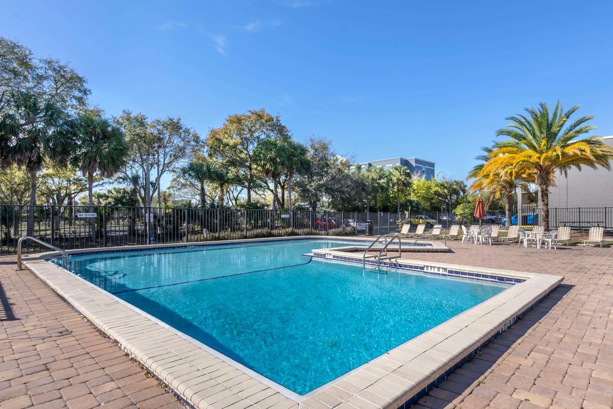 Suburban International Drive Hotel