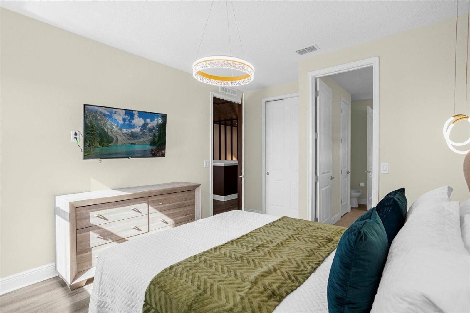 Awsome 8 Bd 6.5 Ba Sleeps 20 Encore Orlando