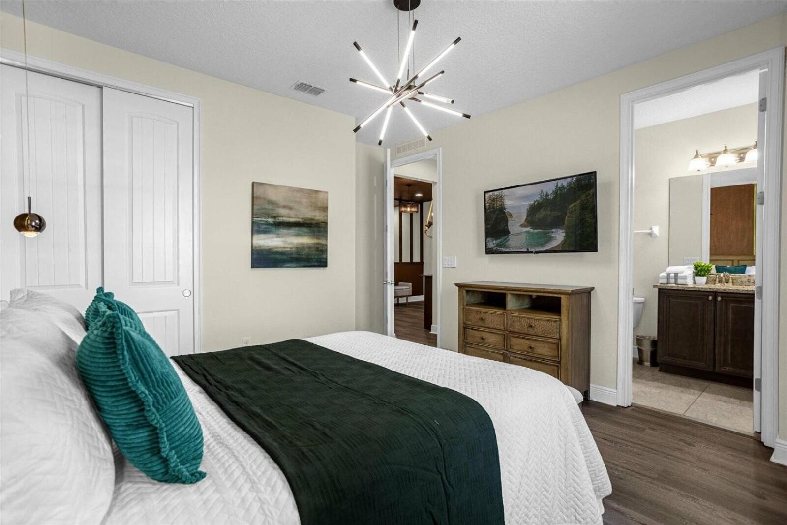 Awsome 8 Bd 6.5 Ba Sleeps 20 Encore